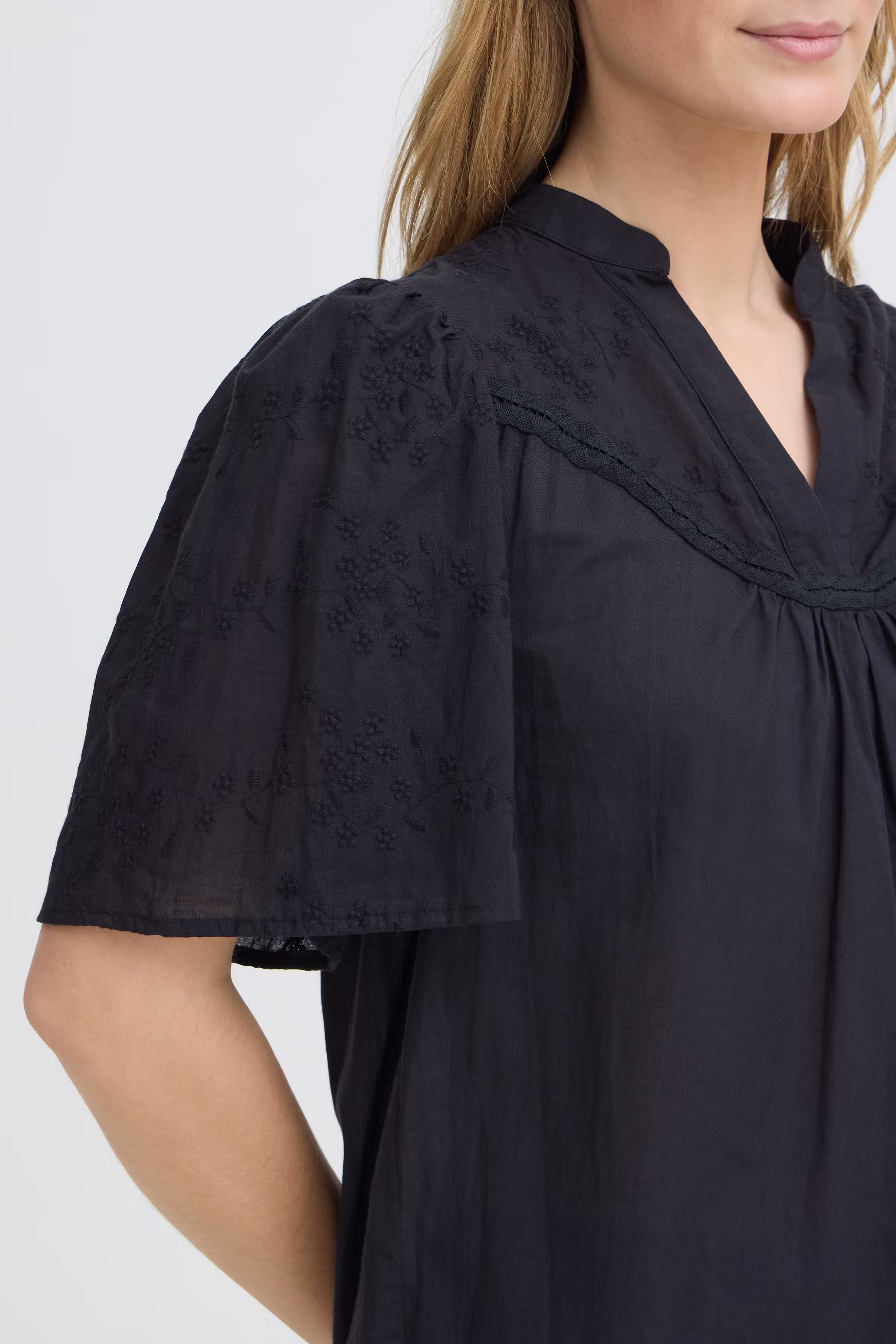 PZBRADY Bluse LOOKBOOK DETAIL 50210401-193911