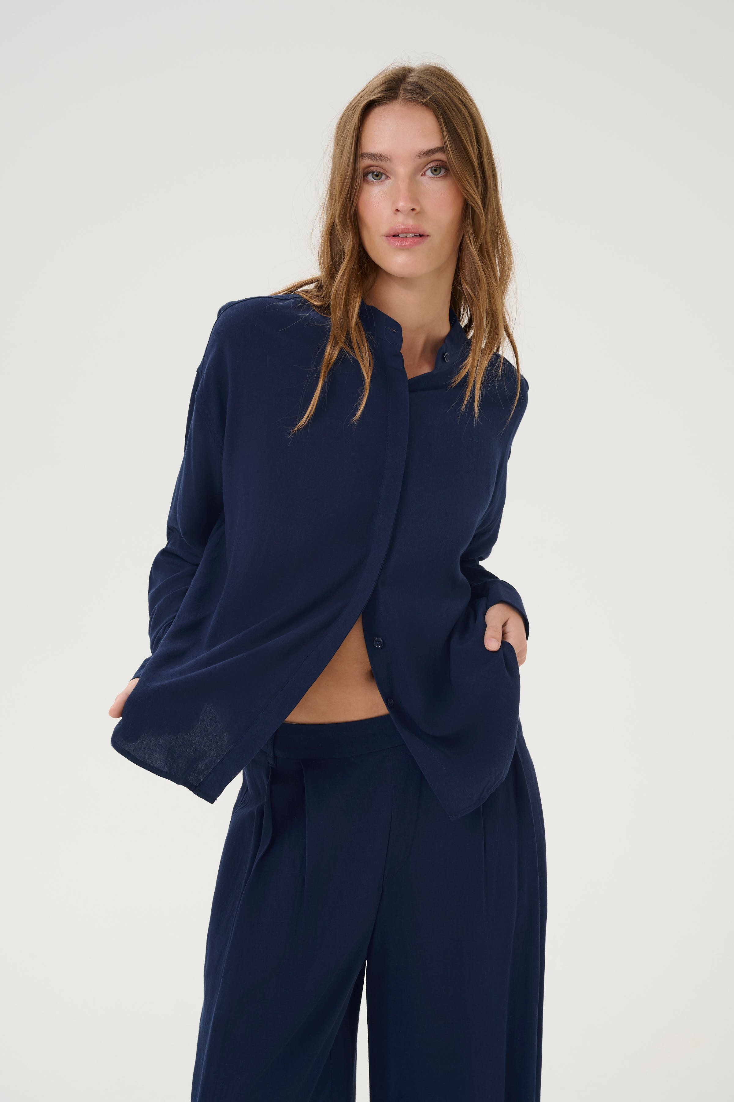 TiraMW Shirt LOOKBOOK FRONT 10705068-103565