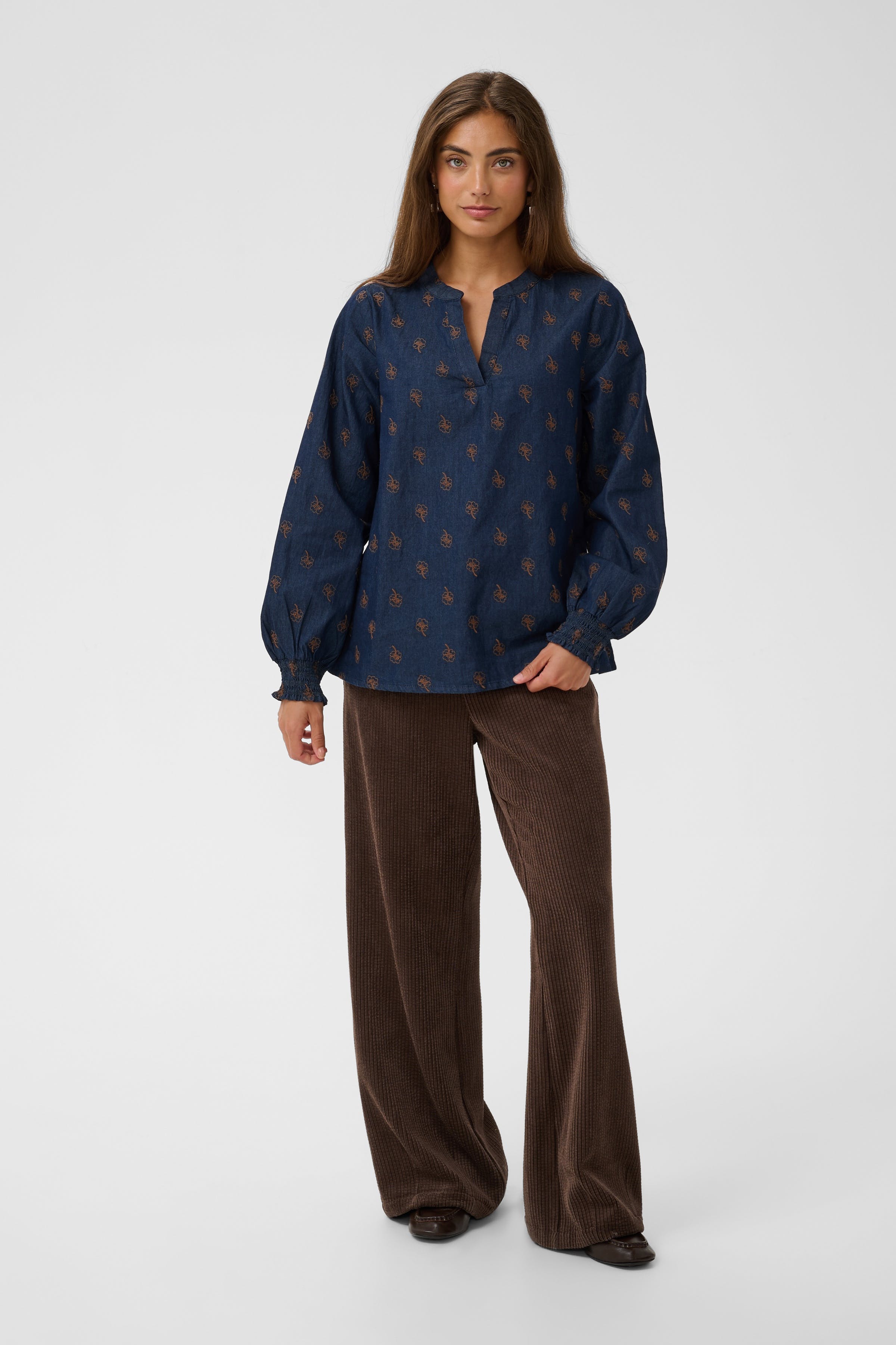 CUclover Bluse LOOKBOOK FRONT 50113776-500119