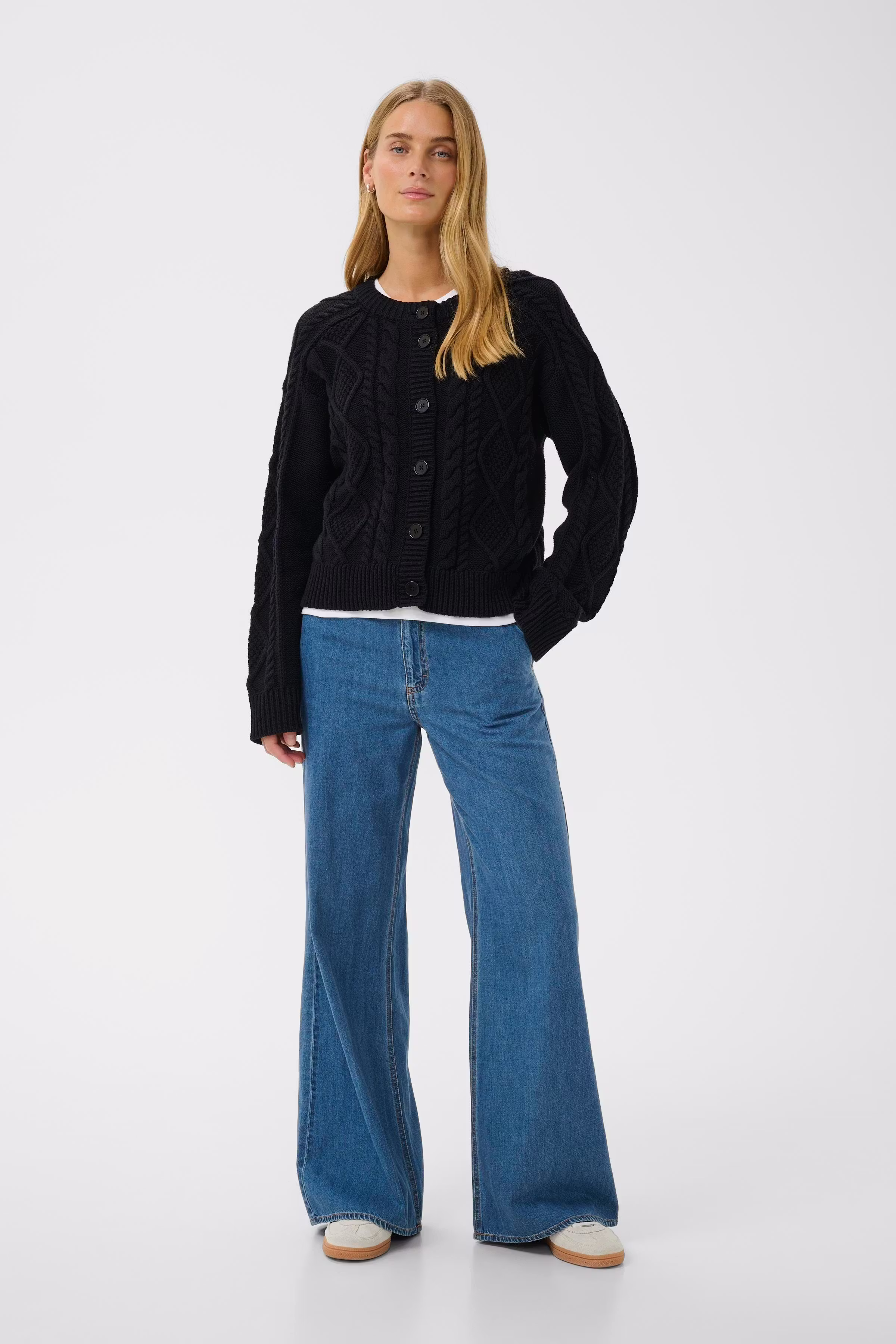 ZayraPW Cardigan LOOKBOOK FRONT 30310301-194013