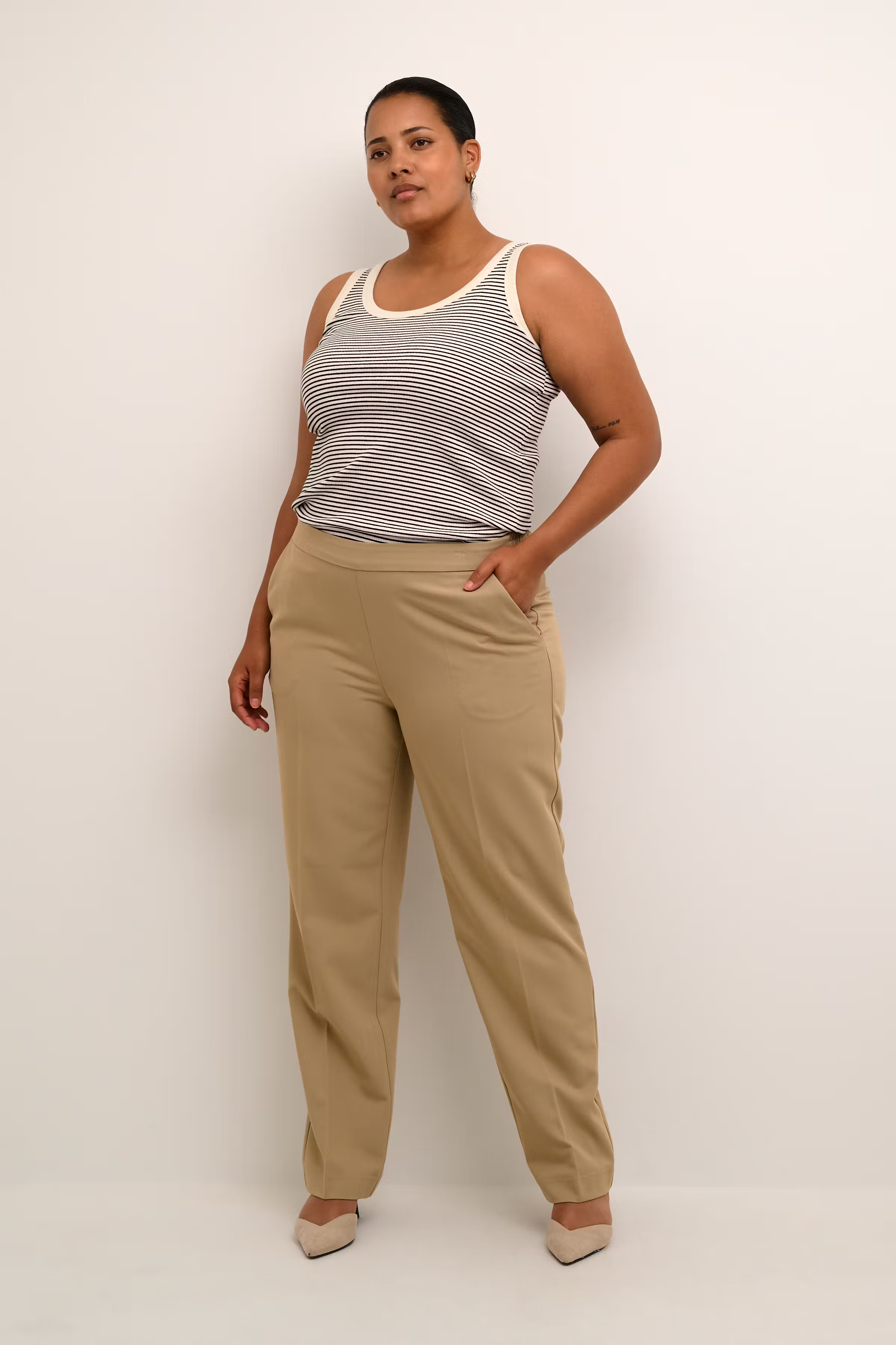 KCkana Top LOOKBOOK FRONT 10582197-105406