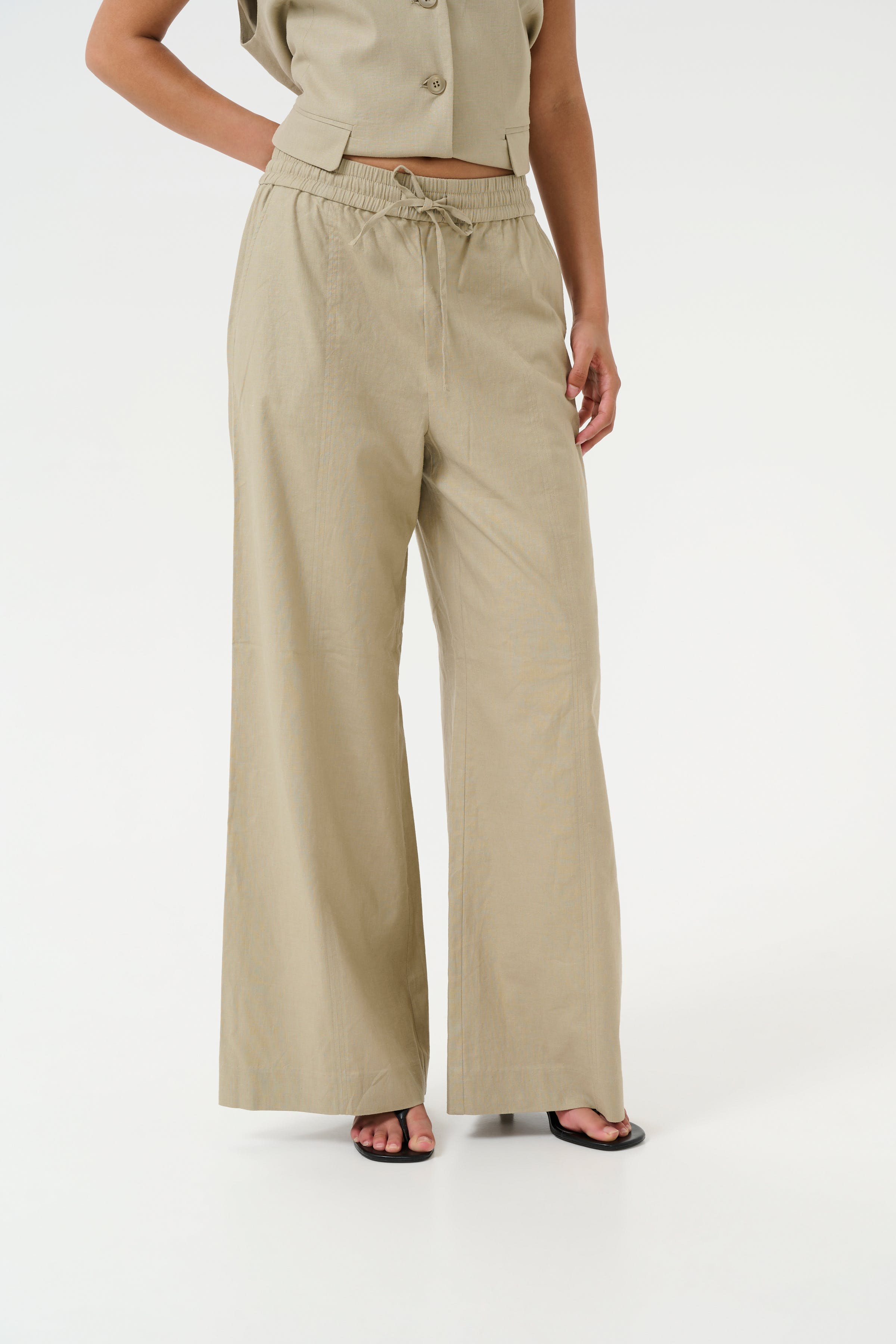 GZizza Trousers LOOKBOOK FRONT 10910517-170510