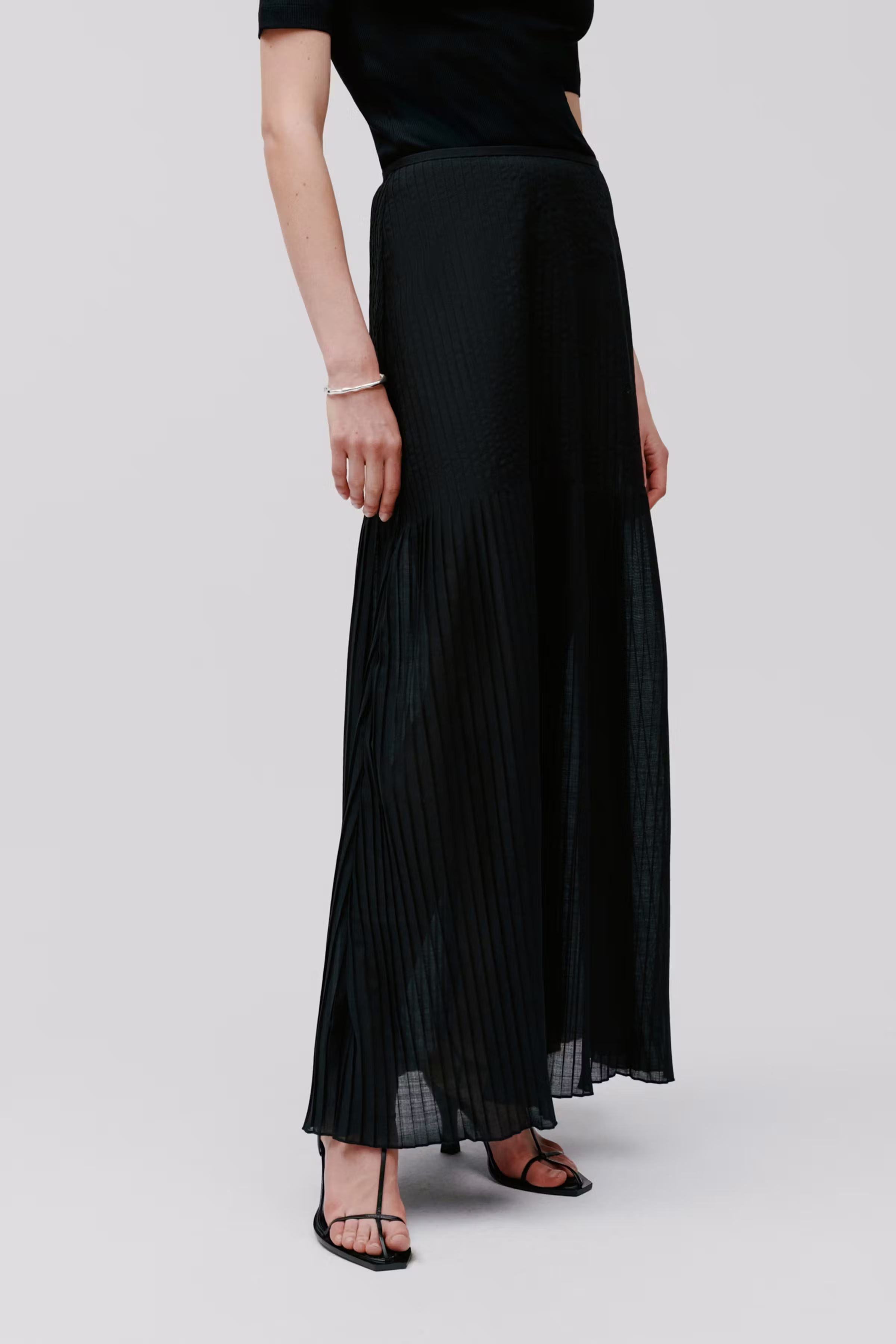 SALENA Rok LOOKBOOK FRONT 30600740-BK999