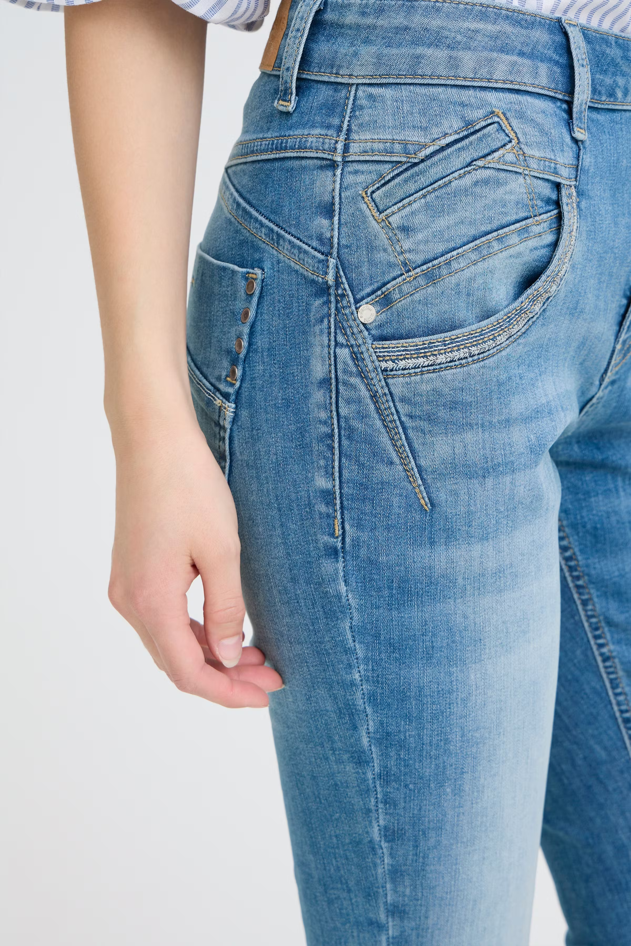 PZCARMEN HW SKINNY LEG LOOKBOOK DETAIL 50210303-200008