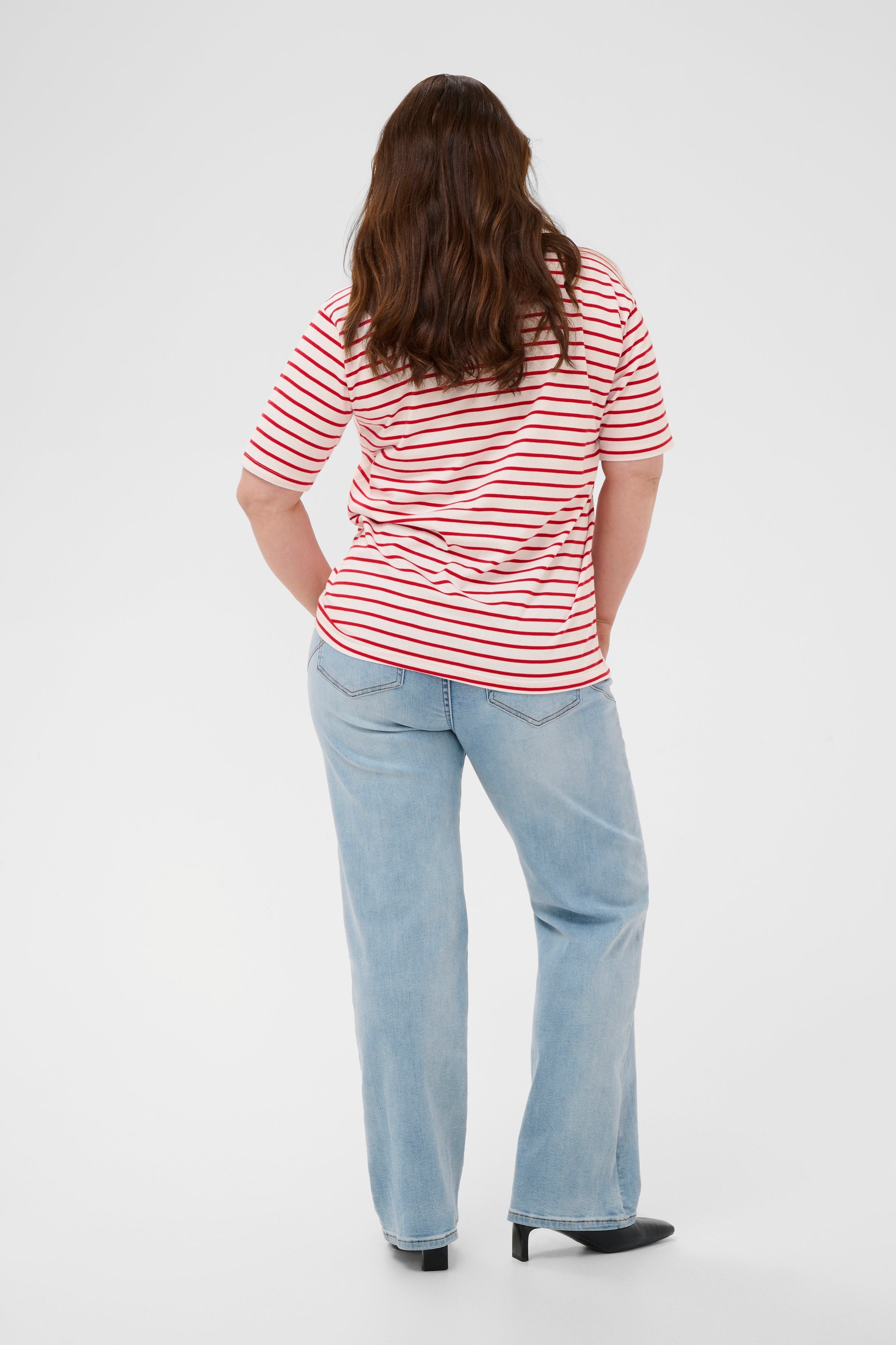 KCwinni T-shirt LOOKBOOK BACK 10584215-109615