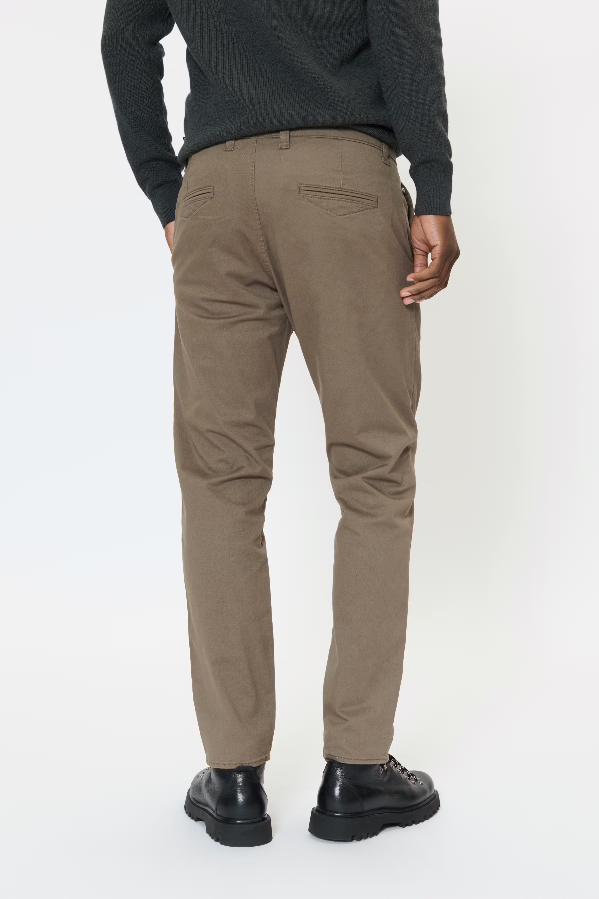 MABrent Trousers LOOKBOOK BACK 30207455-190808