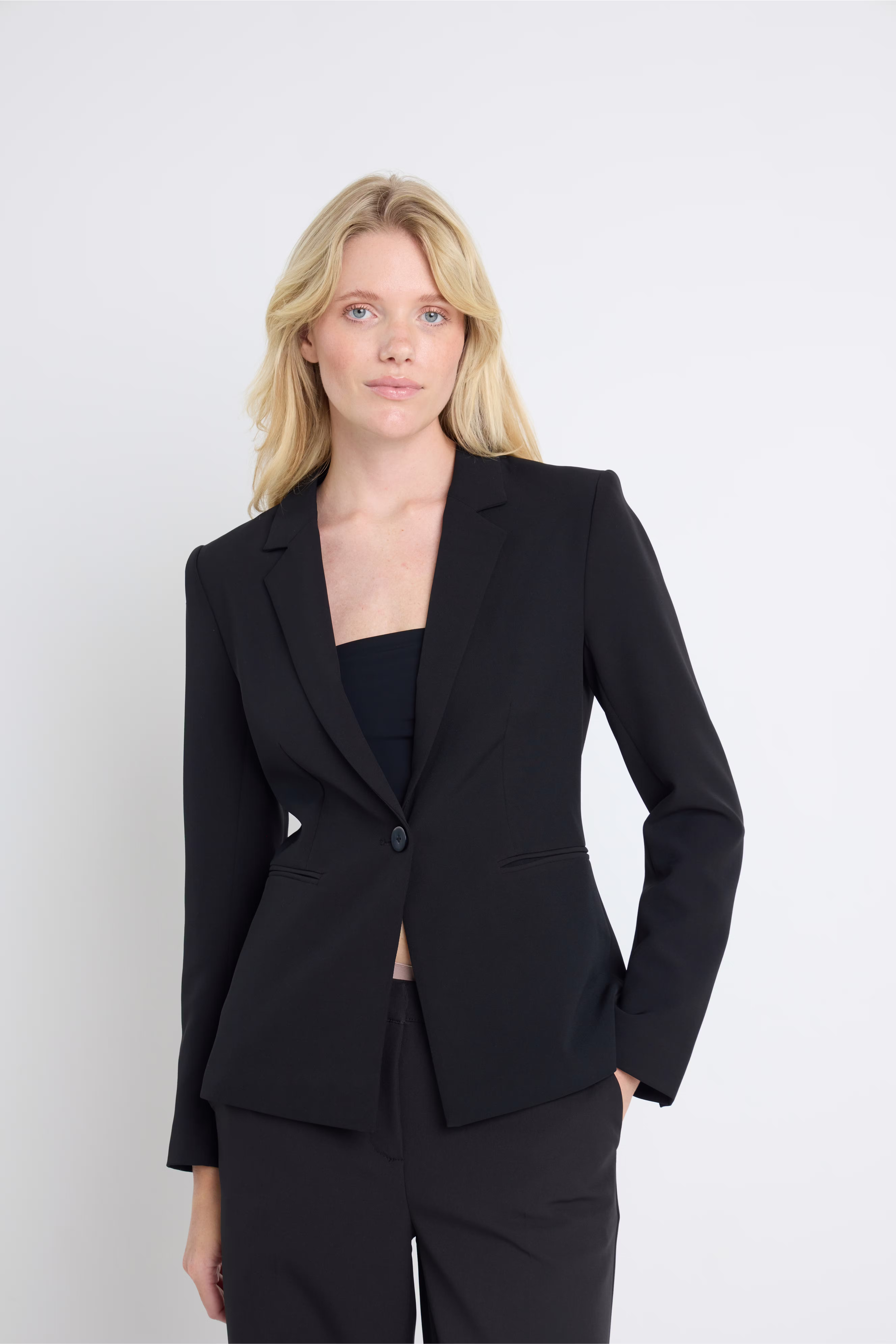 LexiIH Blazer LOCATION NONE 20112607-194008