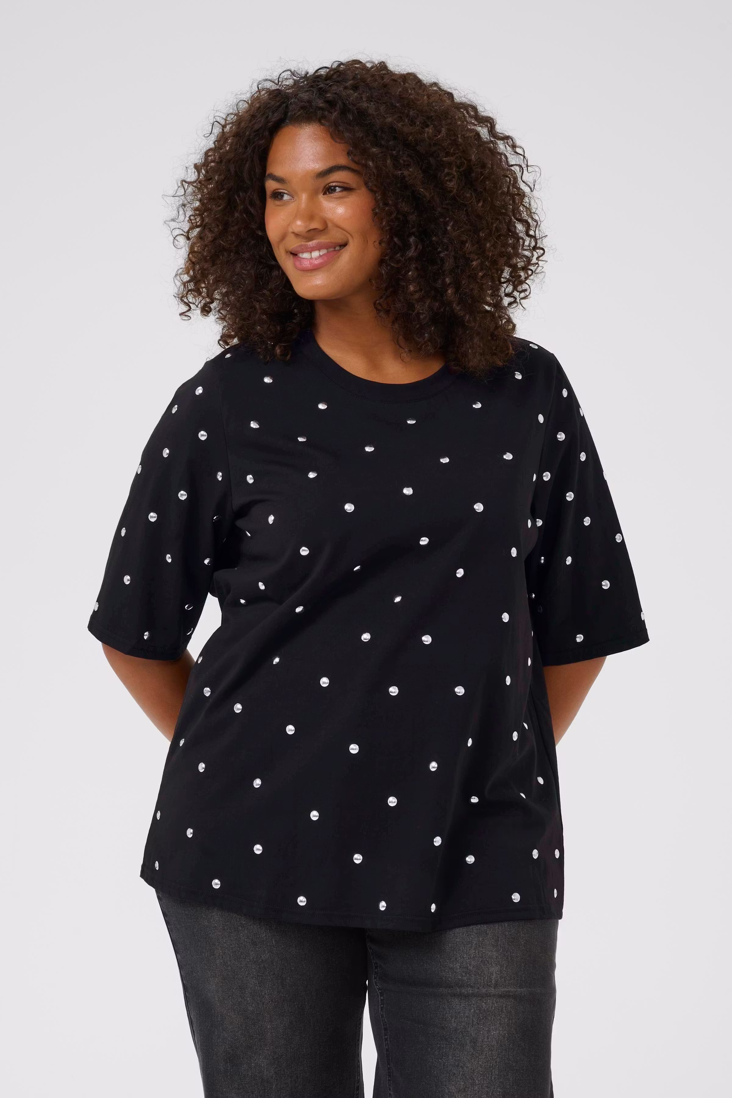 KChelena T-shirt LOOKBOOK FRONT 10583637-100121