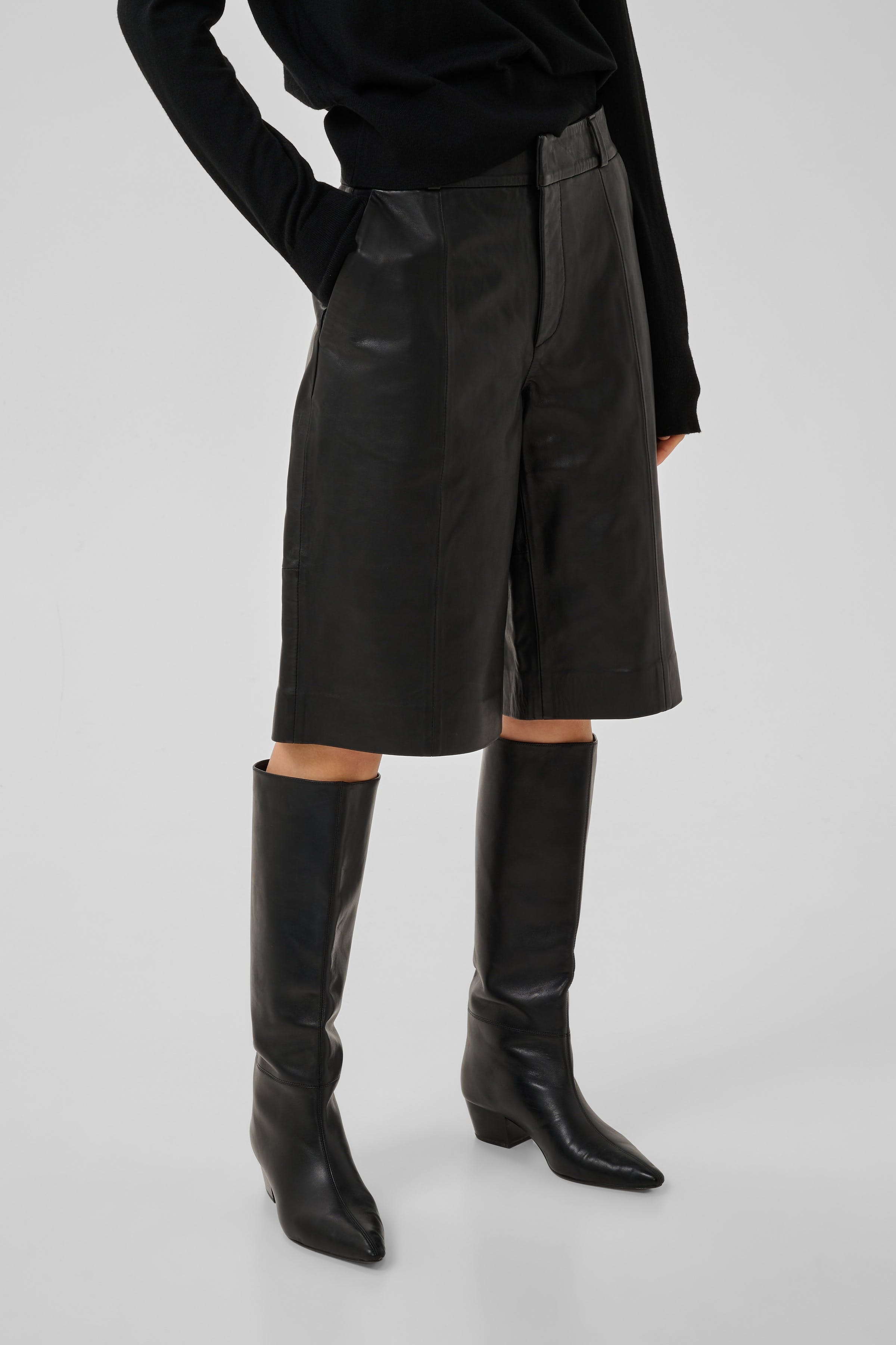 MWAkela Leren shorts LOOKBOOK FRONT 10705845-100031