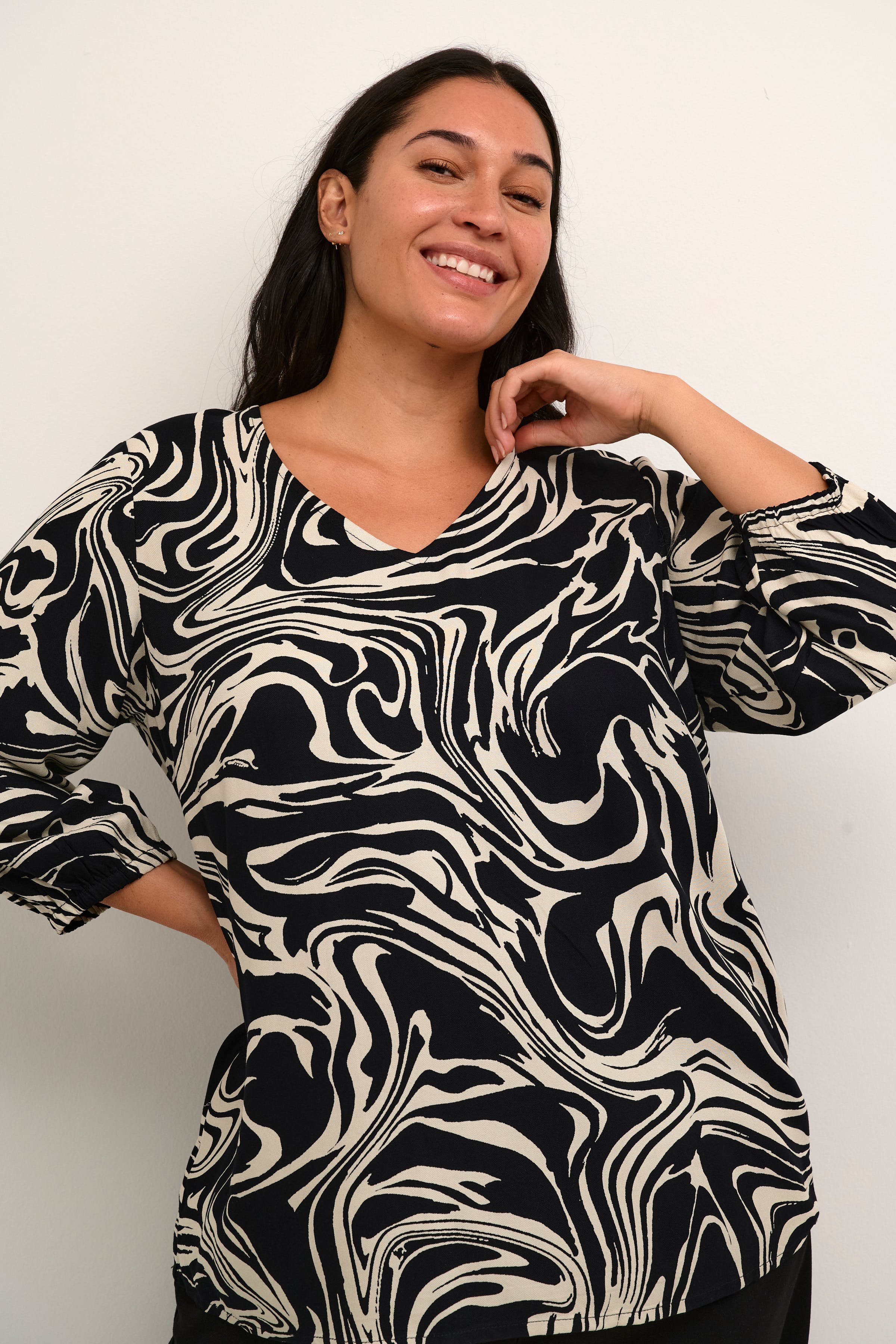 KCcala Blouse LOOKBOOK DETAIL 10582164-105424