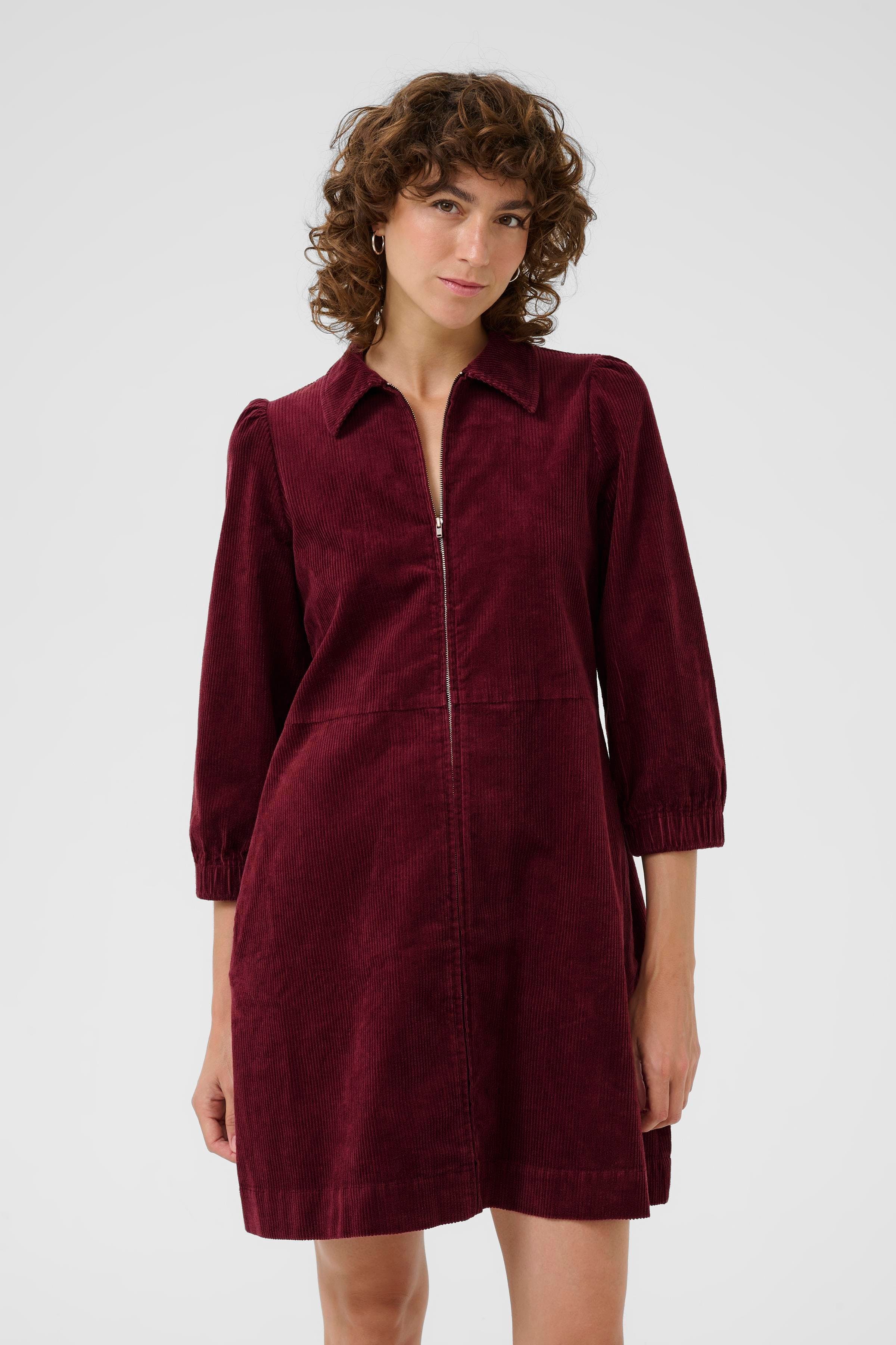 EyvorPW Ribfluwelen Jurk LOOKBOOK FRONT 30308117-191725