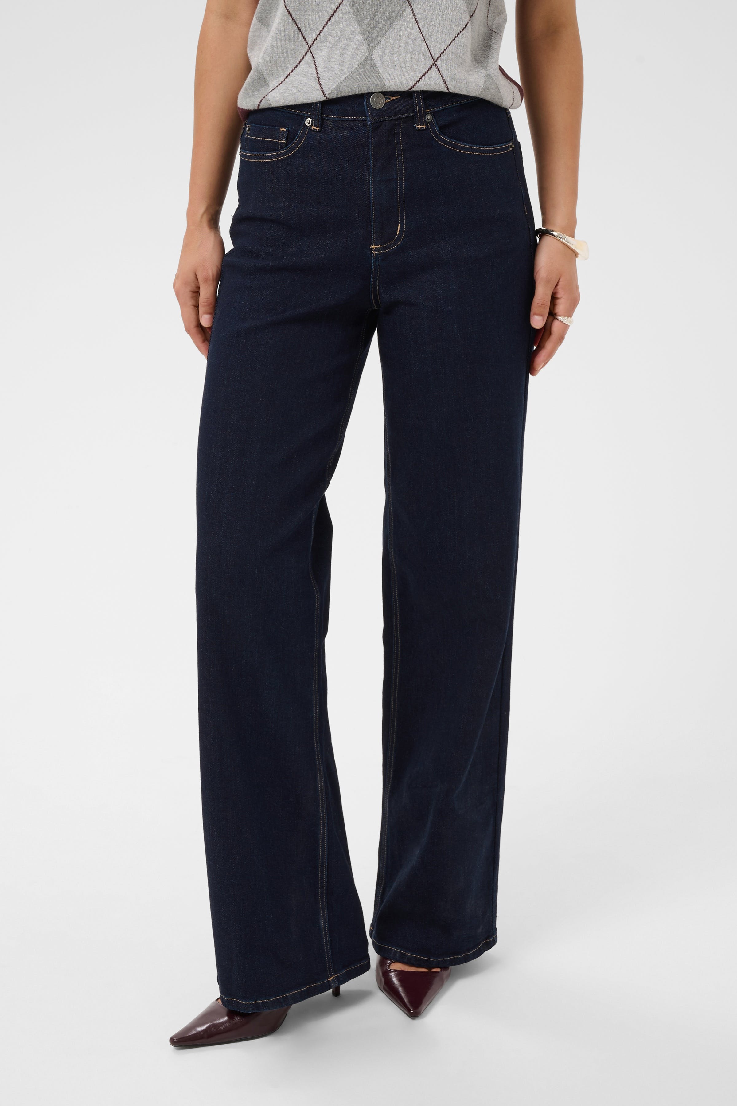KAmeadow Jeans LOOKBOOK FRONT 10510711-109824