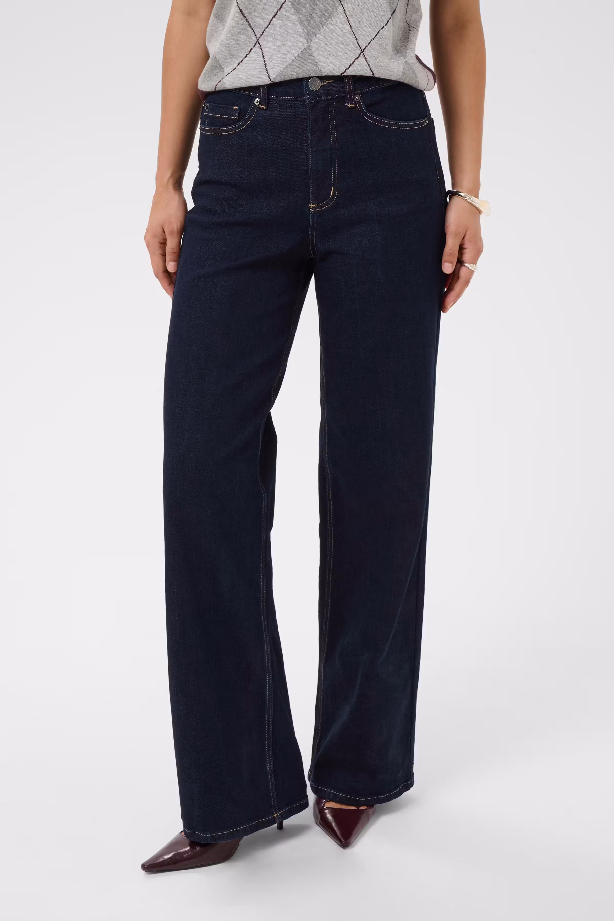 KAmeadow Jeans LOOKBOOK FRONT 10510711-109824