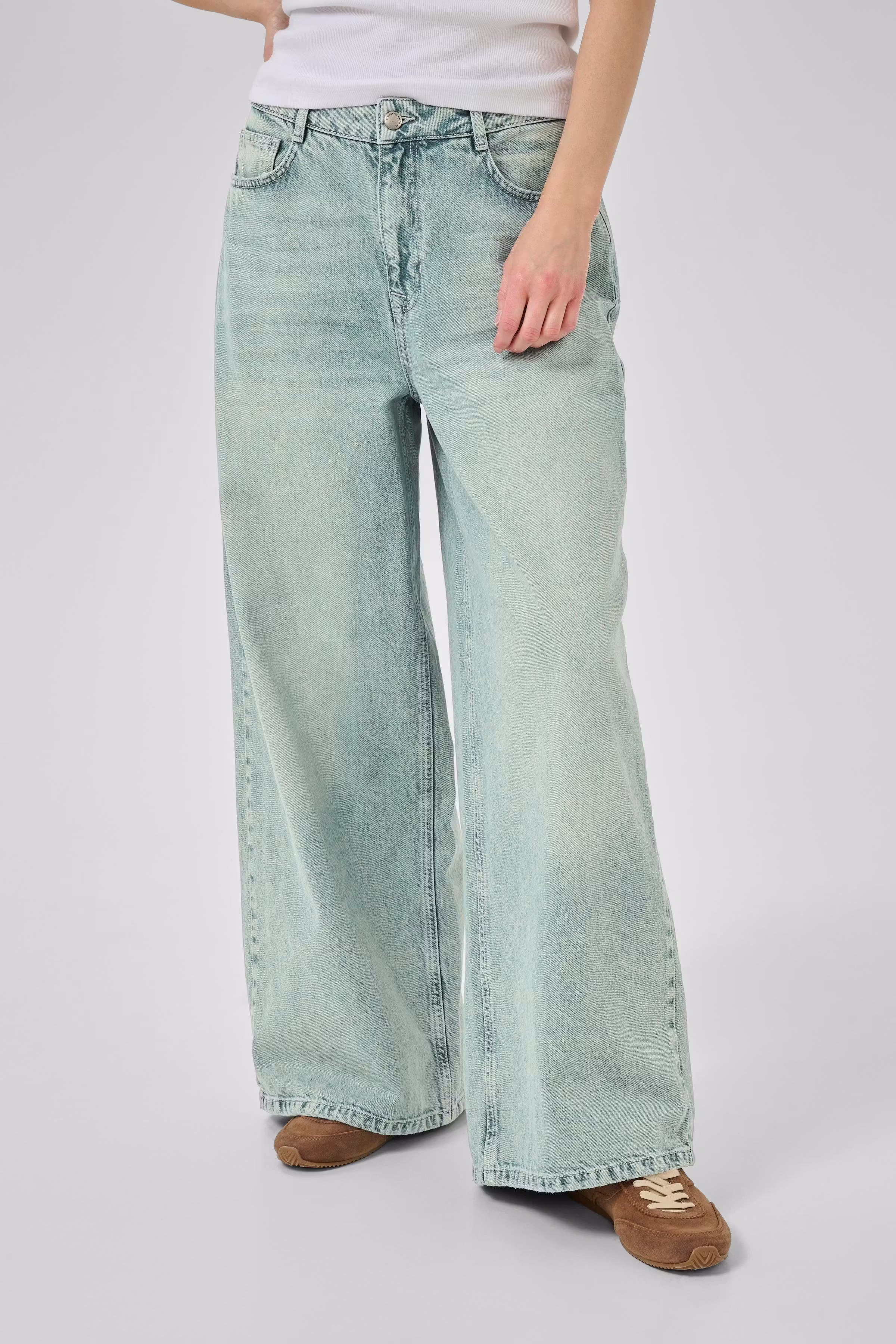 JessieMW Wide leg jeans LOOKBOOK FRONT 10705203-100050