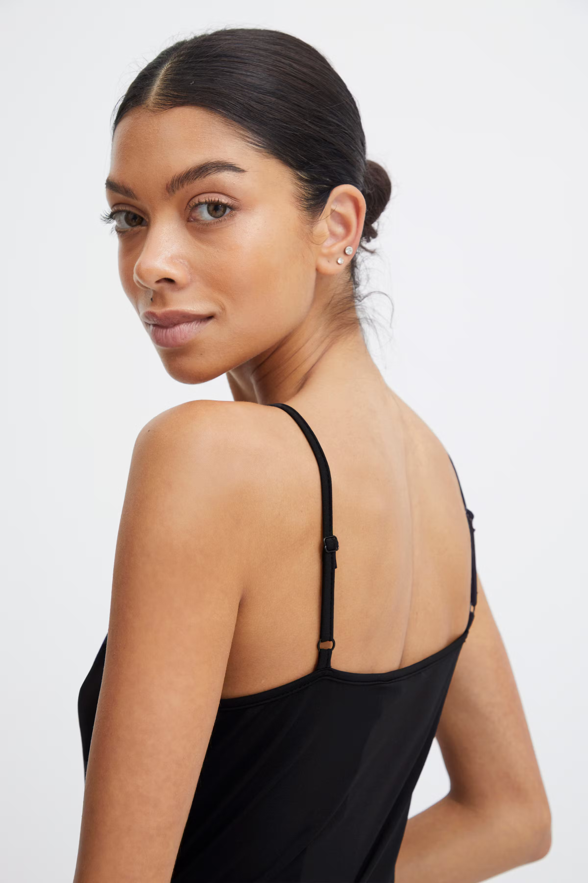 BYIANE Kjole LOOKBOOK DETAIL 20807245-80001