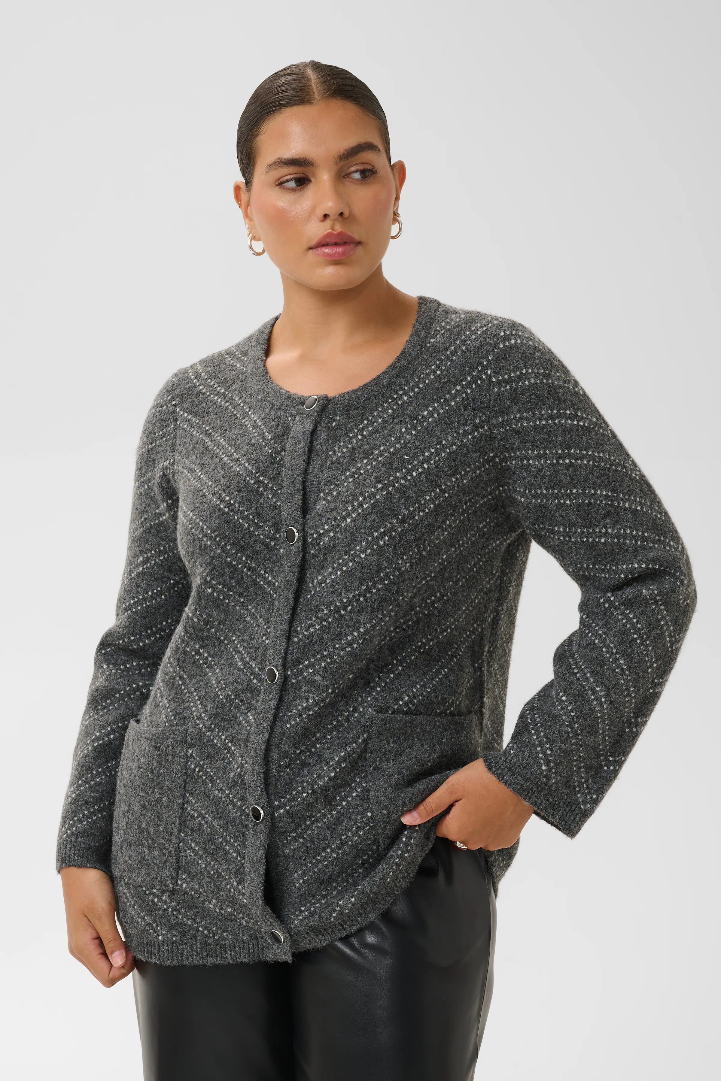 KChilma Cardigan LOOKBOOK FRONT 10584600-1000114