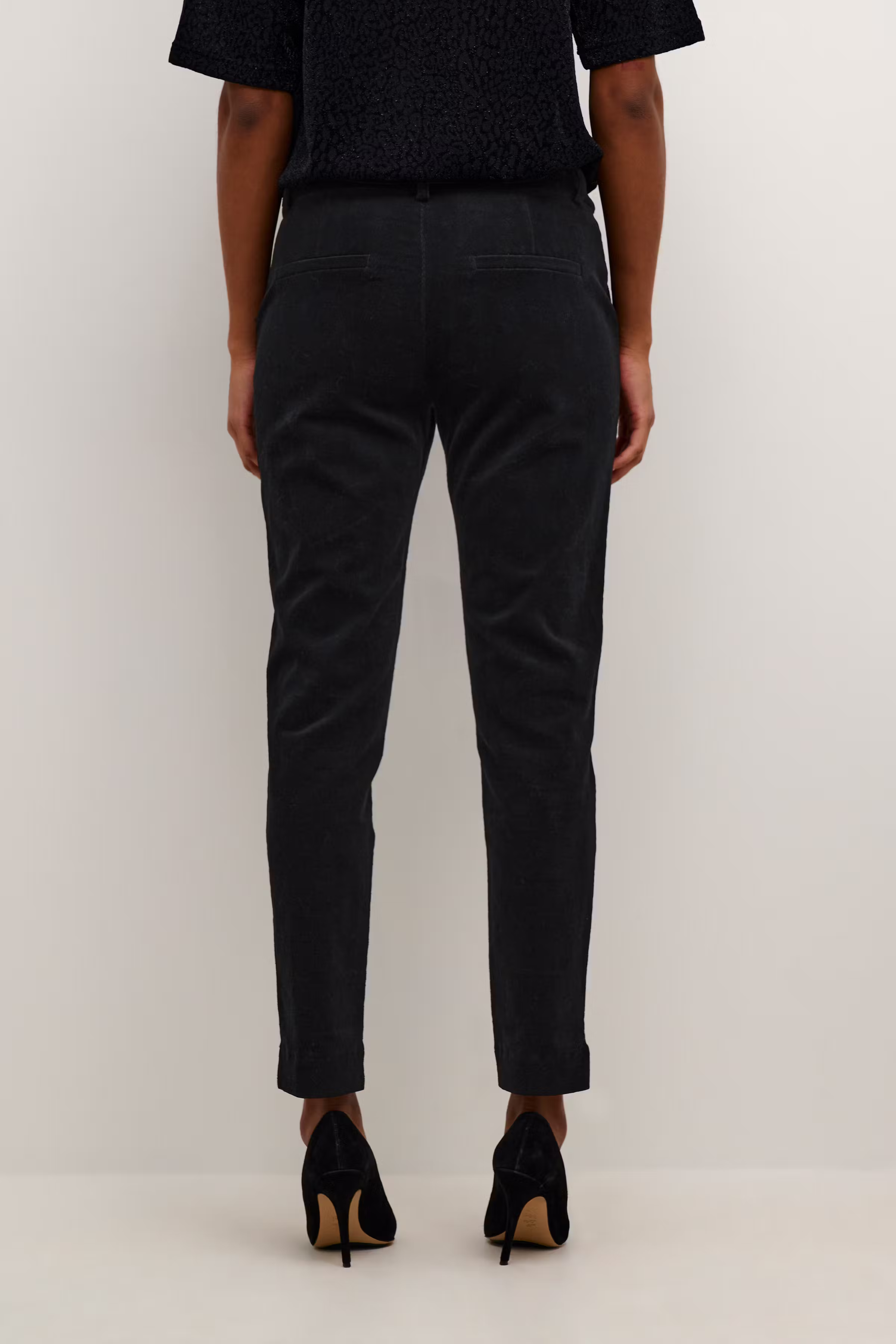 KAlina Bukser LOOKBOOK FRONT 10507272-100121