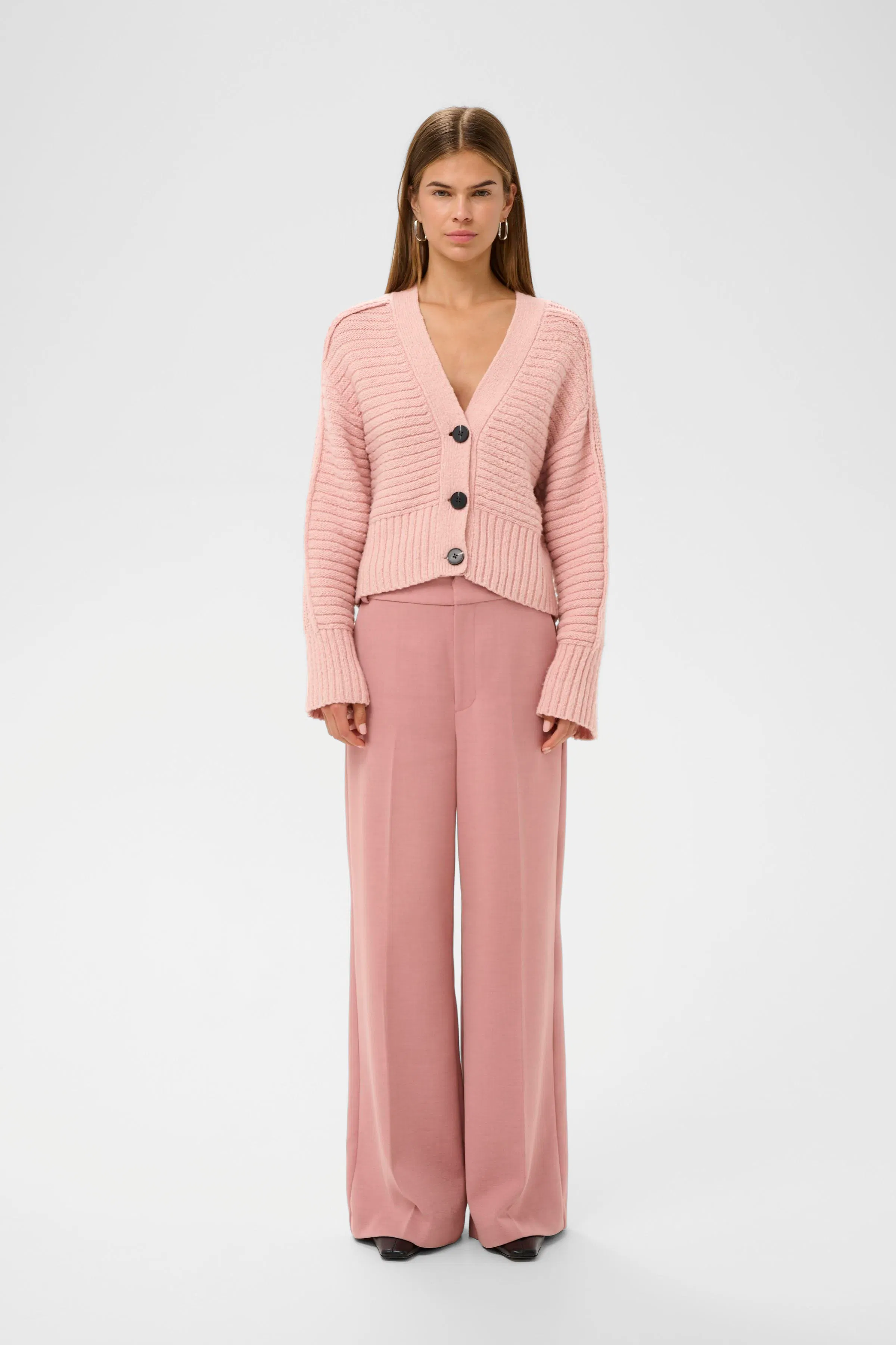 NUMAIW Cardigan LOOKBOOK FRONT 30112157-151607