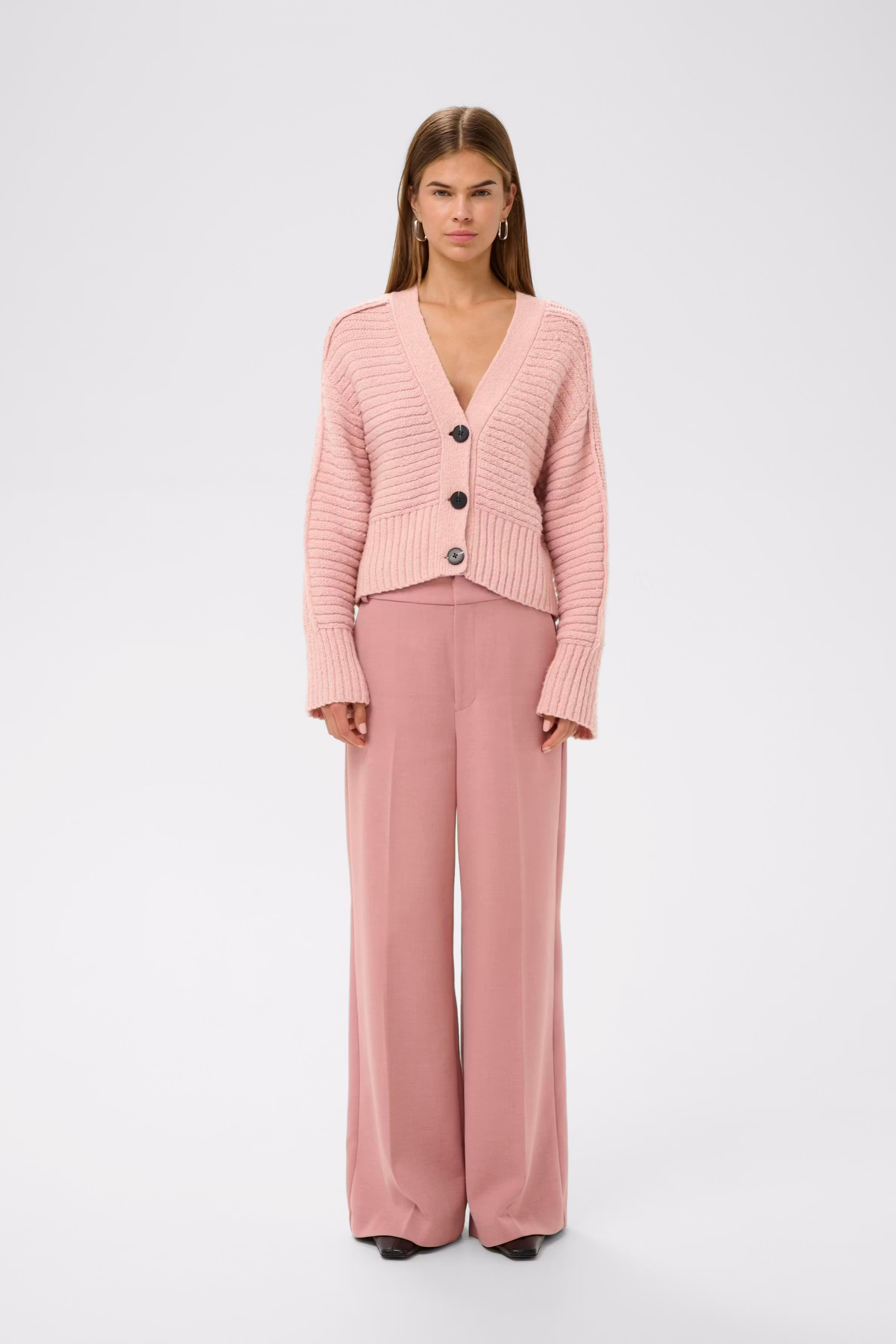 NUMAIW Cardigan LOOKBOOK FRONT 30112157-151607