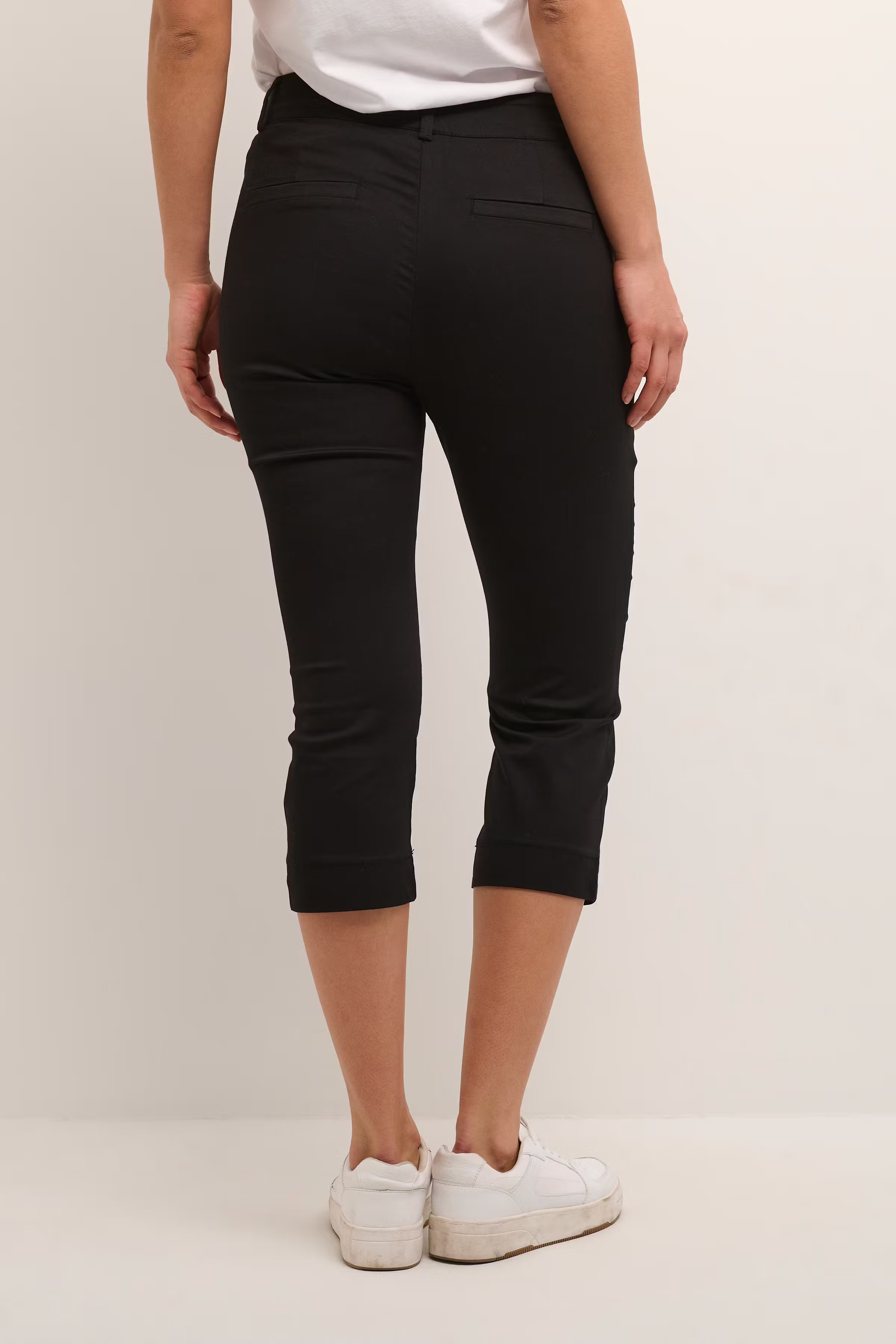 KAlea Capri Hose LOOKBOOK BACK 10506815-100121