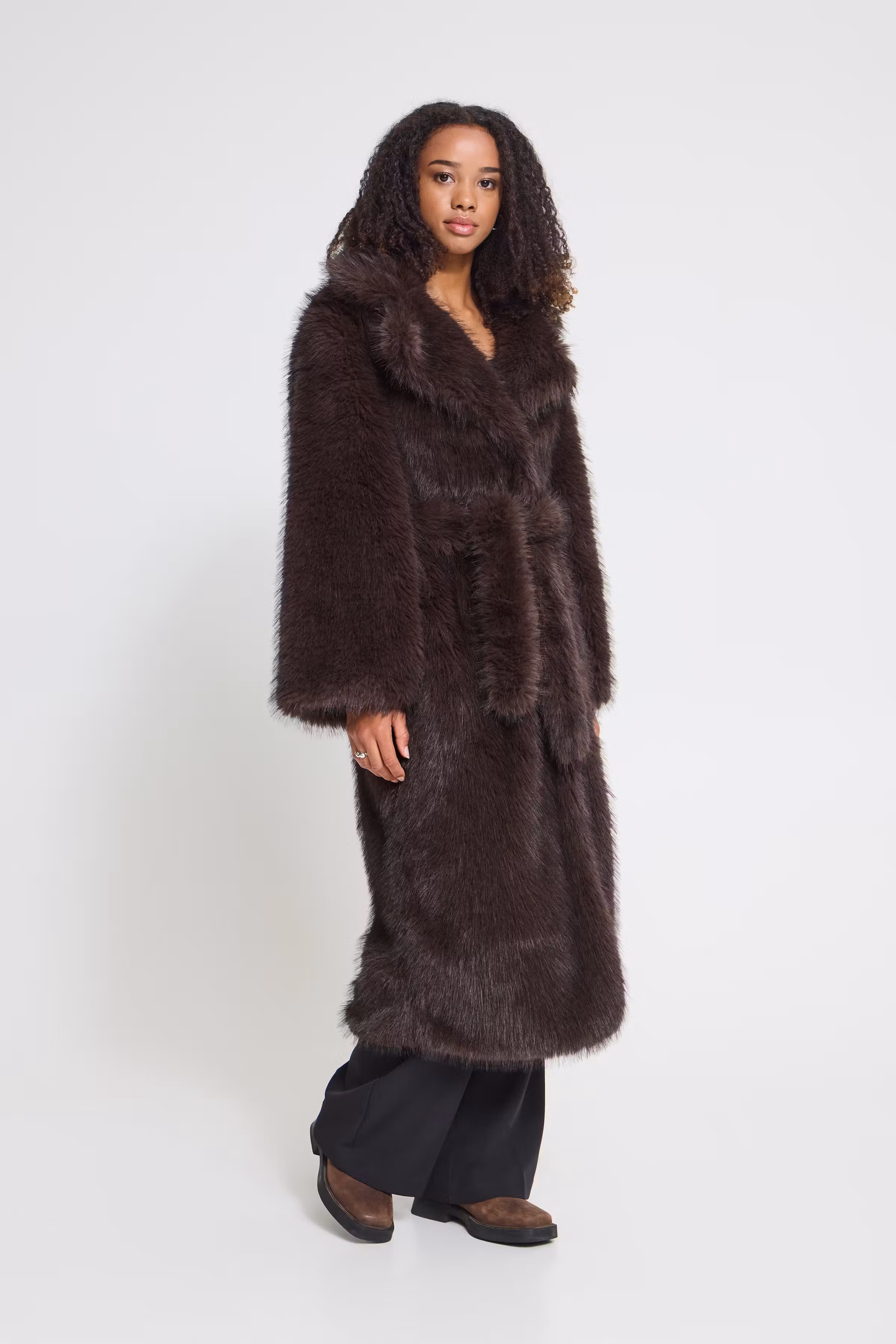 IHHAVUZA Oberbekleidung LOOKBOOK FRONT 20125927-1909121