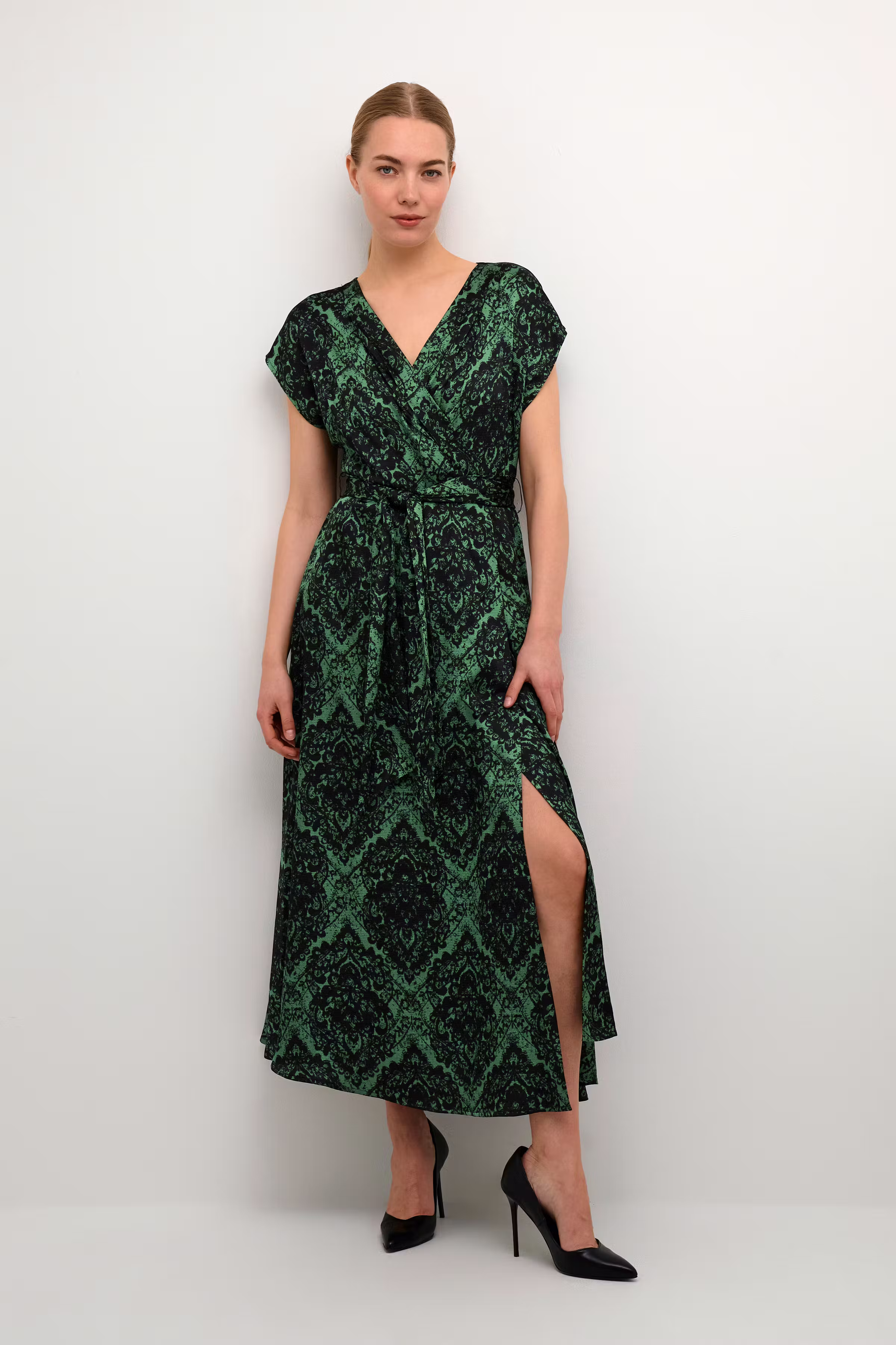 CRLoretta Dress LOOKBOOK FRONT 10610826-105130