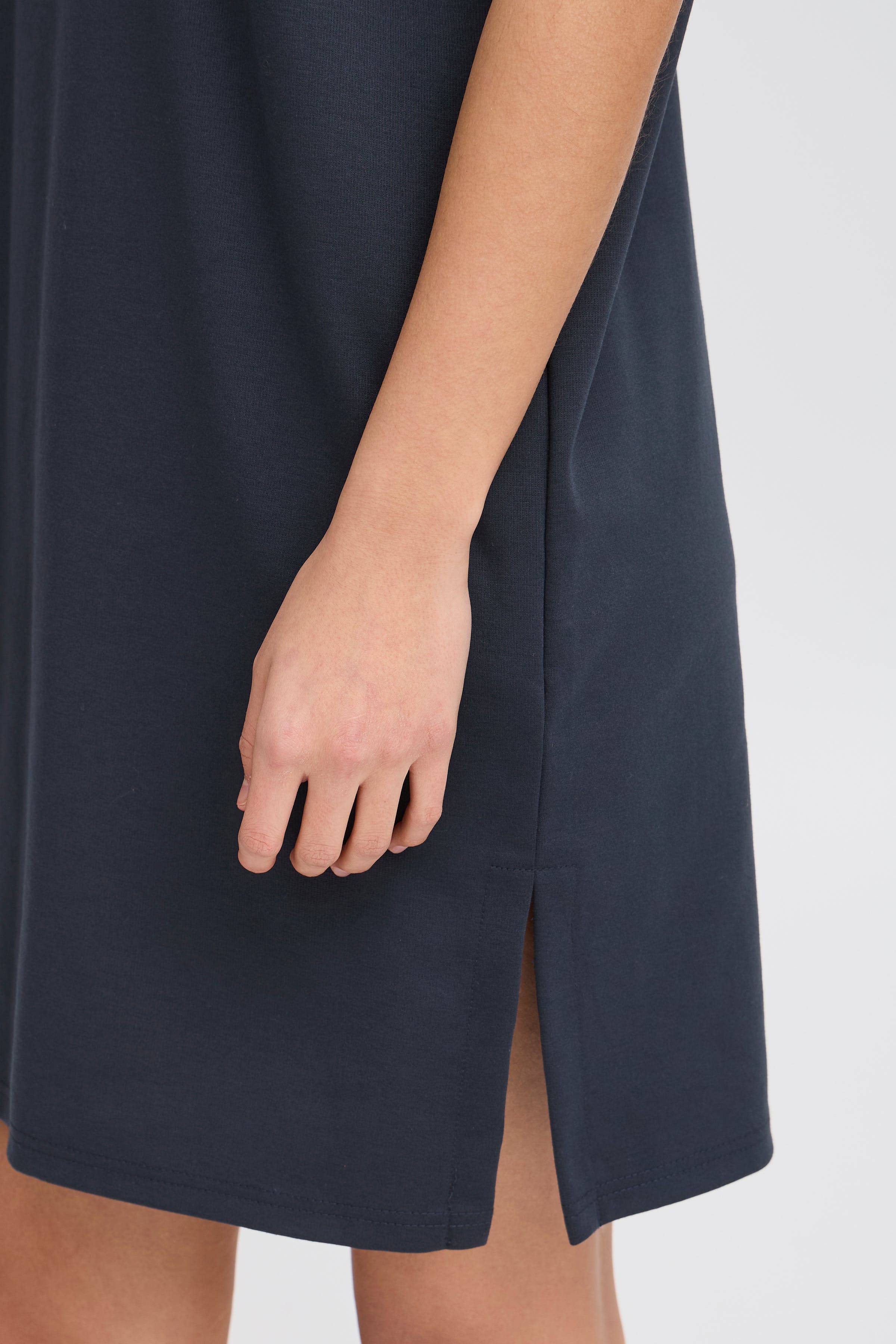 IHKALA Kleid LOOKBOOK DETAIL 20122812-194010