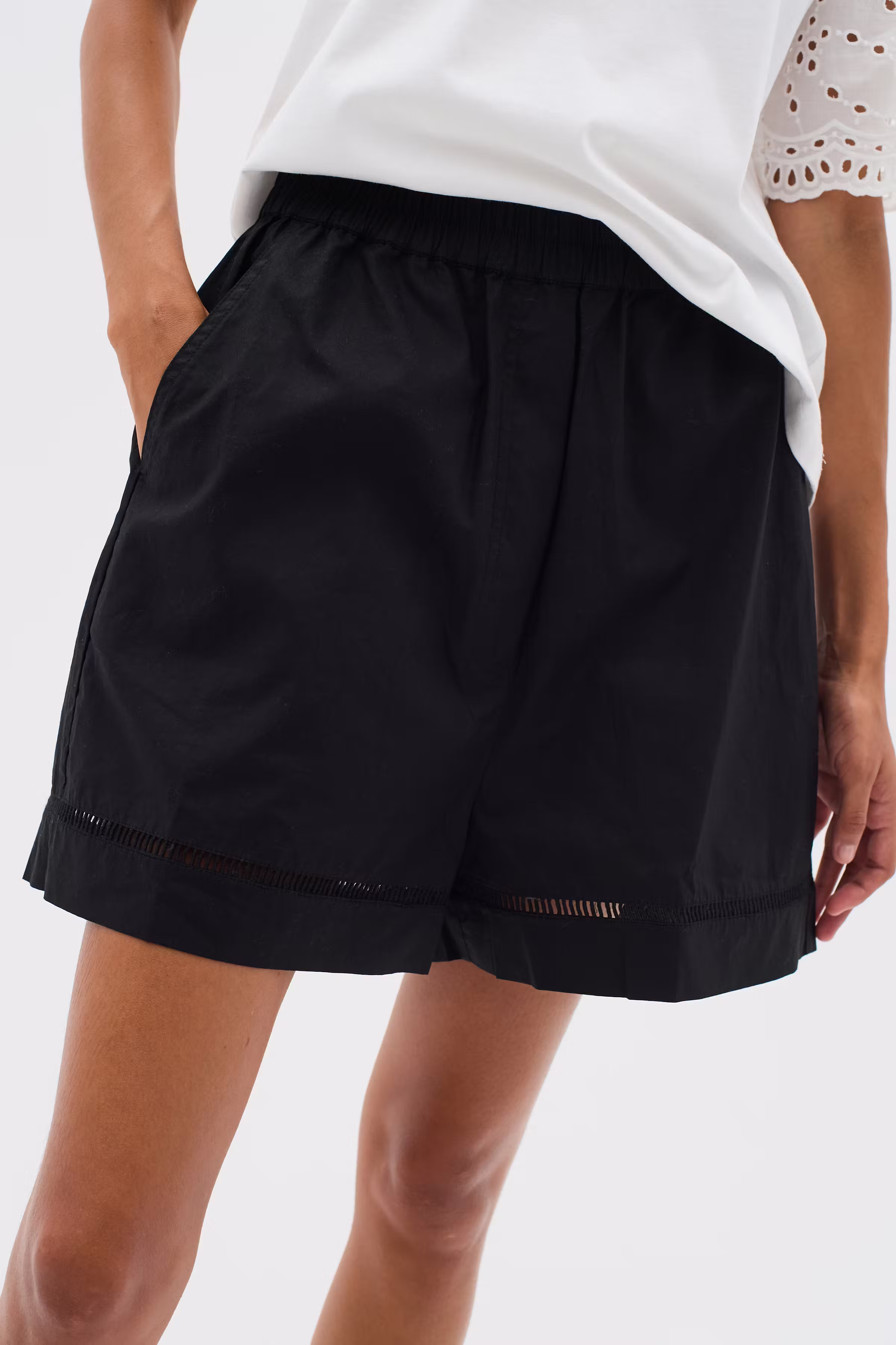 FurlaIW Shorts LOOKBOOK FRONT 30110407-194008