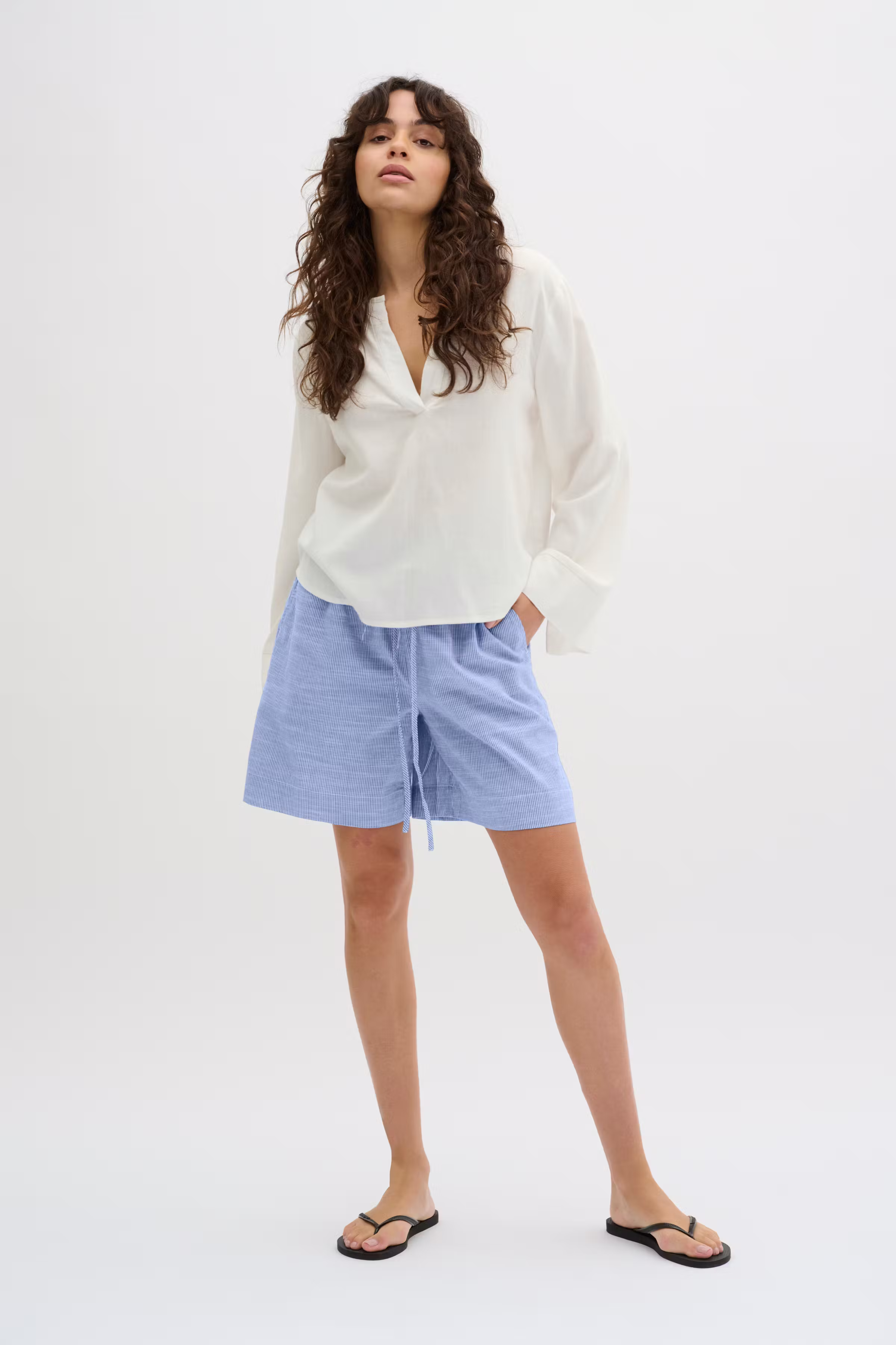SkyeMW Shorts LOOKBOOK FRONT 10704711-105854