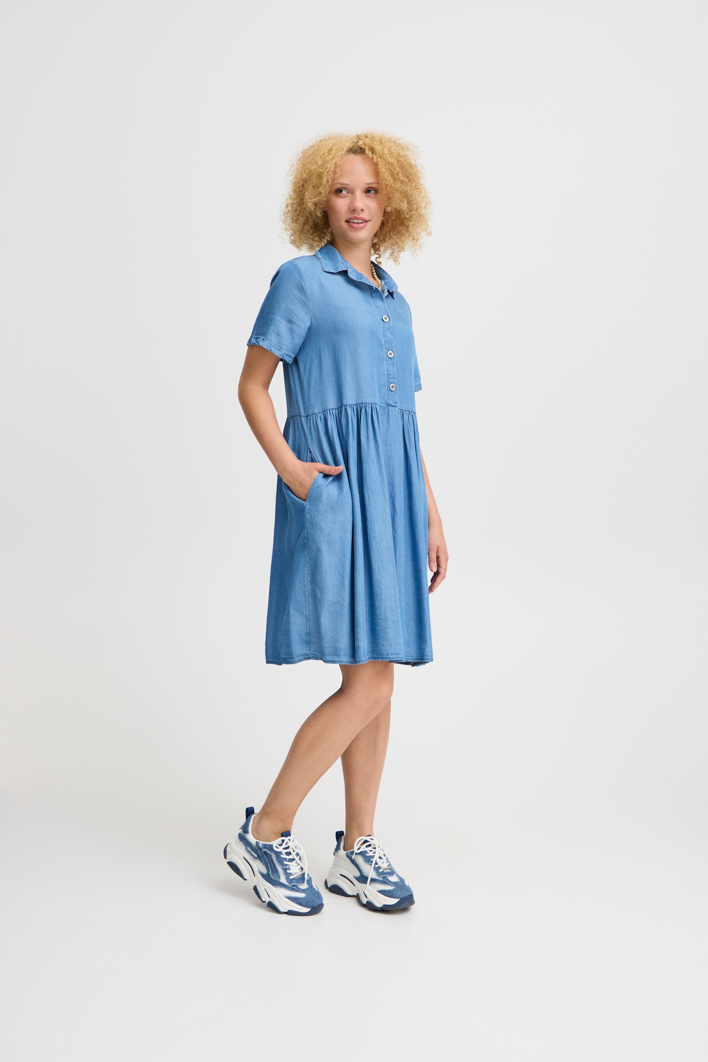 SBJARLINY Kjole LOOKBOOK FRONT 22100618-203403