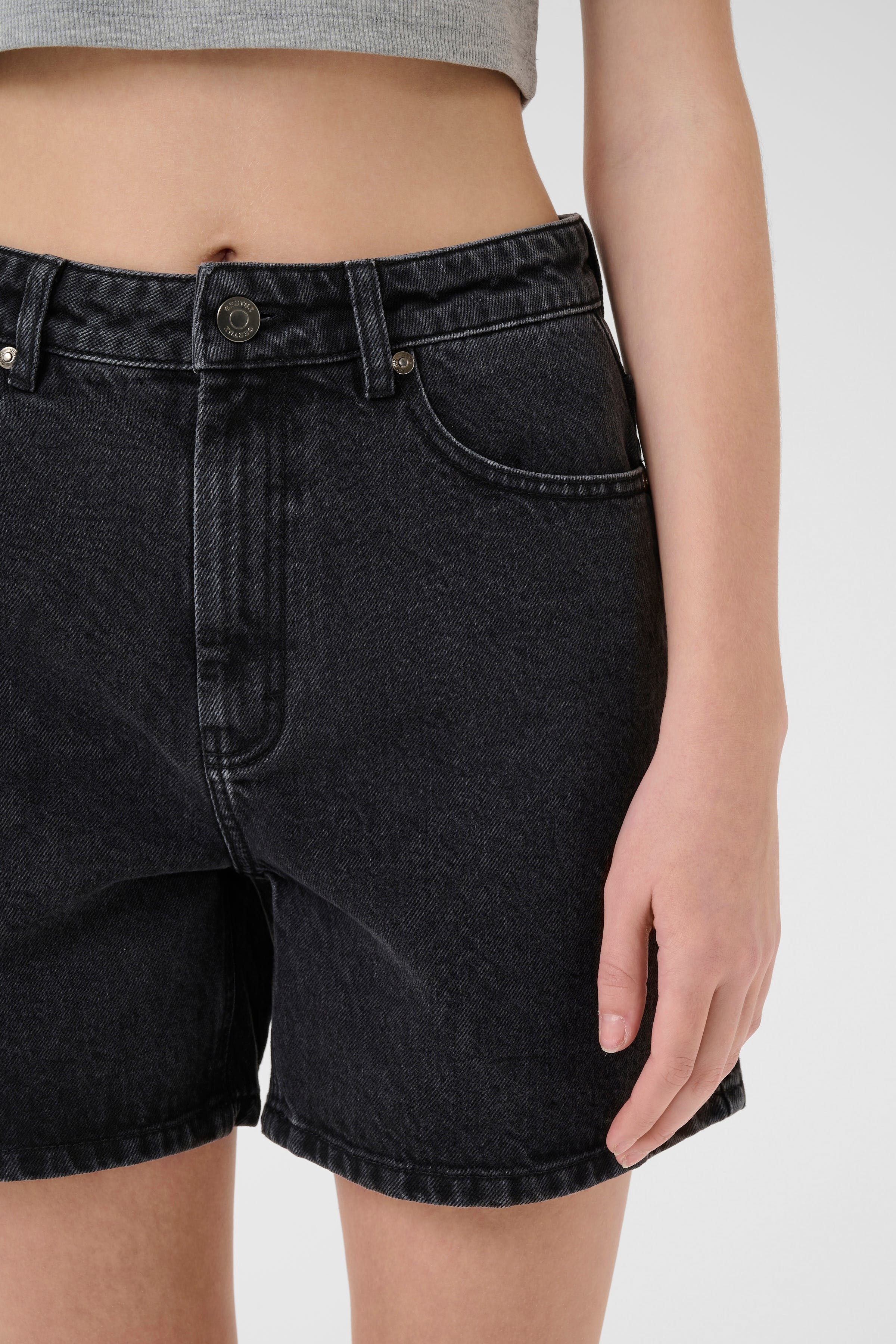 GZdena Shorts LOOKBOOK DETAIL 10910525-100010