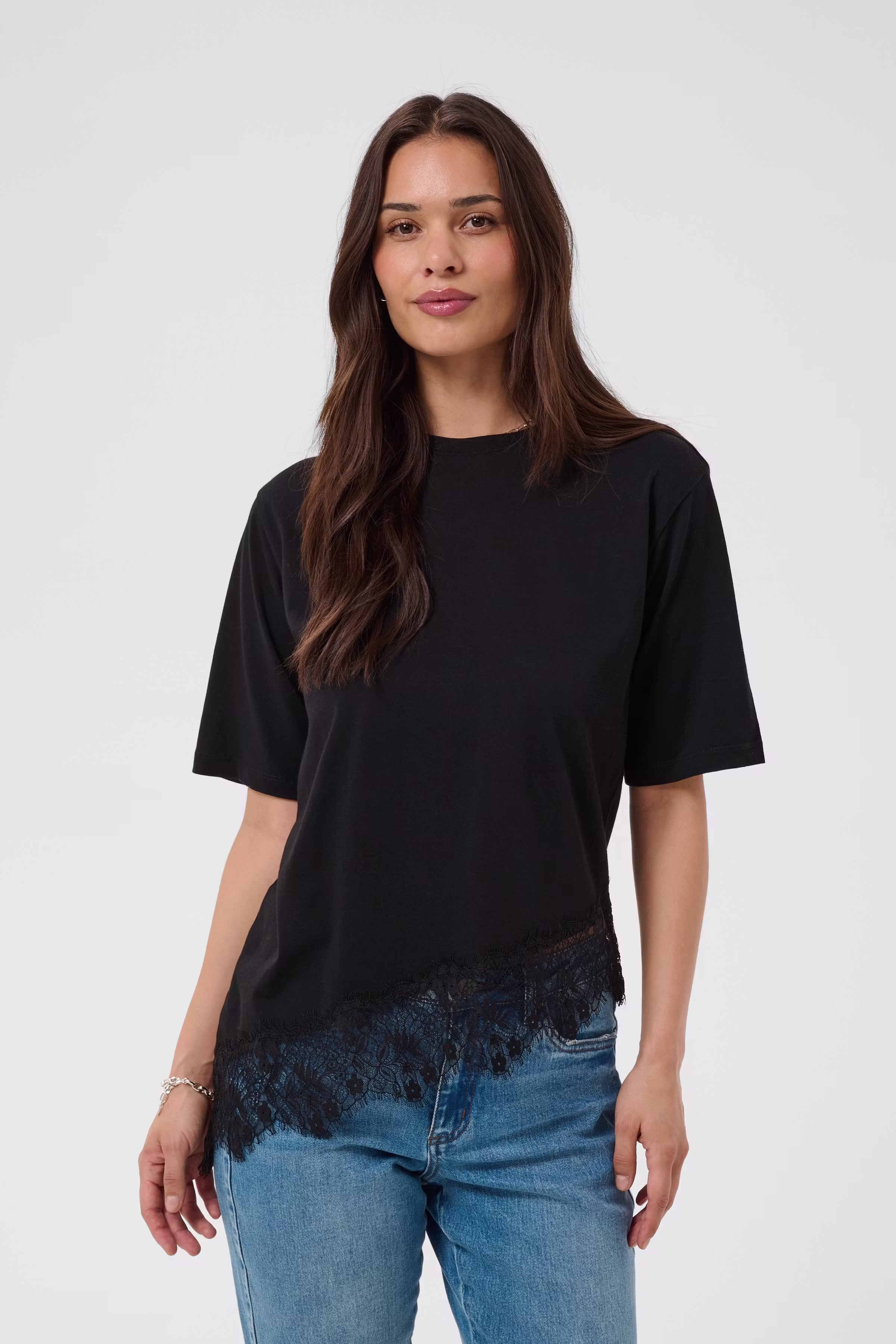 KAmelis T-shirt LOOKBOOK FRONT 10512730-100121