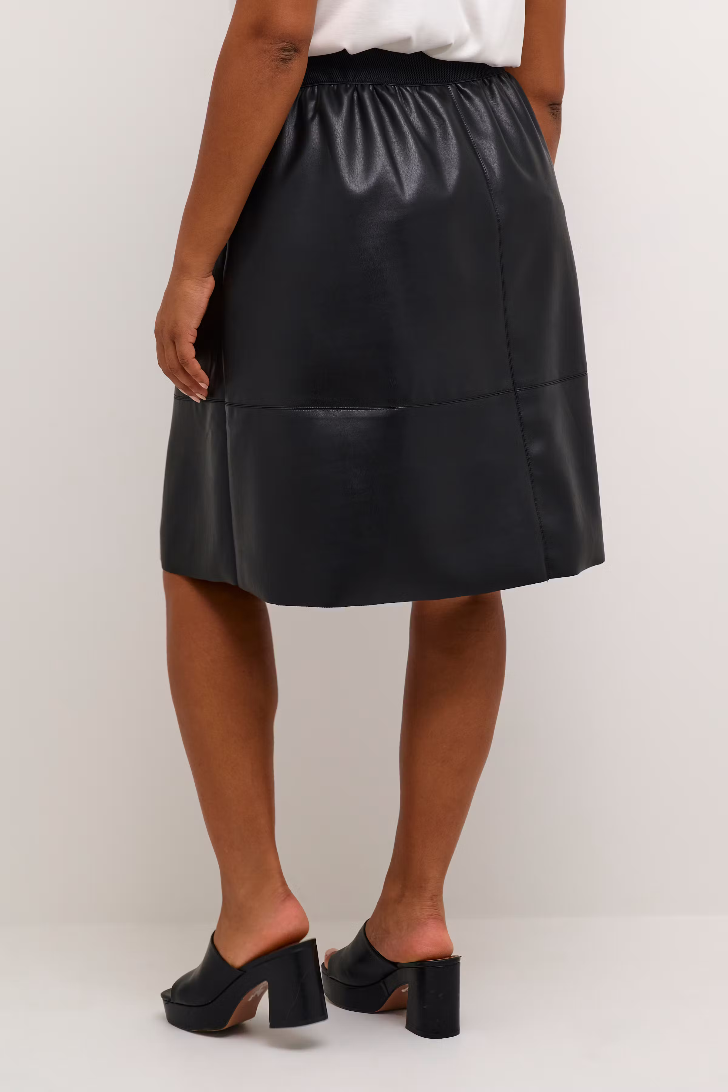 KCmila Skirt LOOKBOOK BACK 10582177-100121