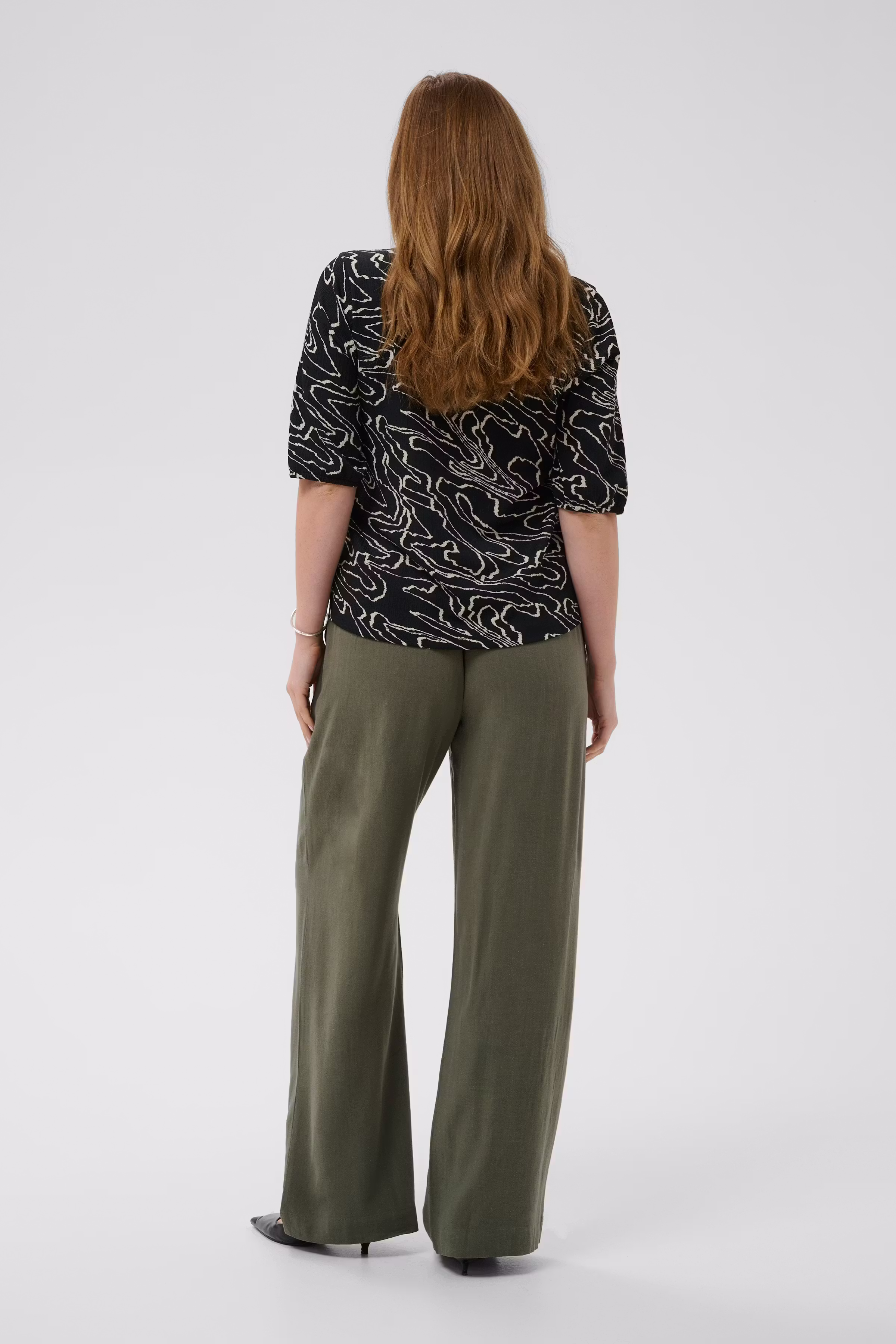 BPloretta Blouse LOOKBOOK BACK 40200109-109261