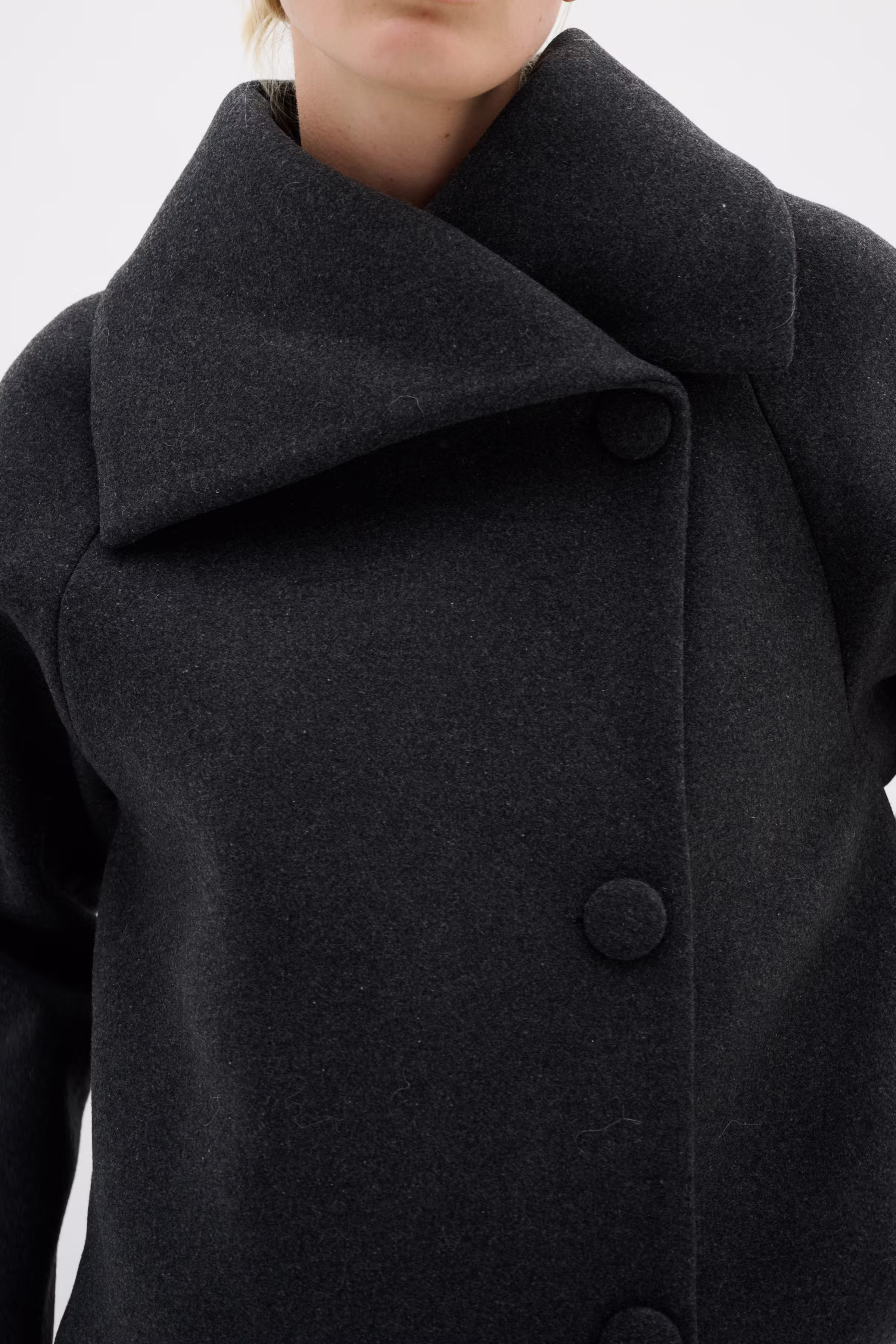 PerryIW Short Mantel LOOKBOOK DETAIL 30110807-300596