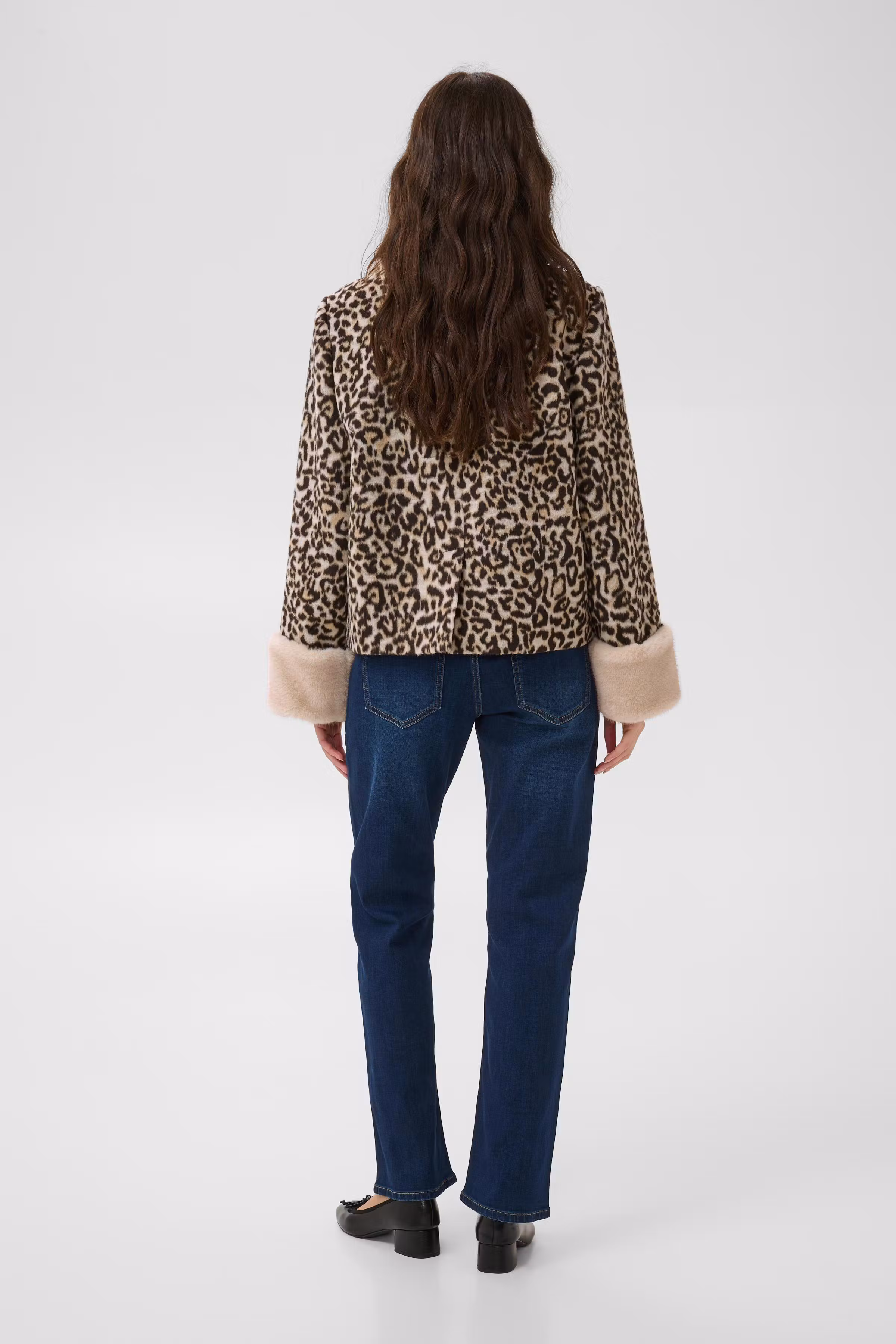 CUGIA Faux fur luipaardjas
 LOOKBOOK BACK 50114135-900014860