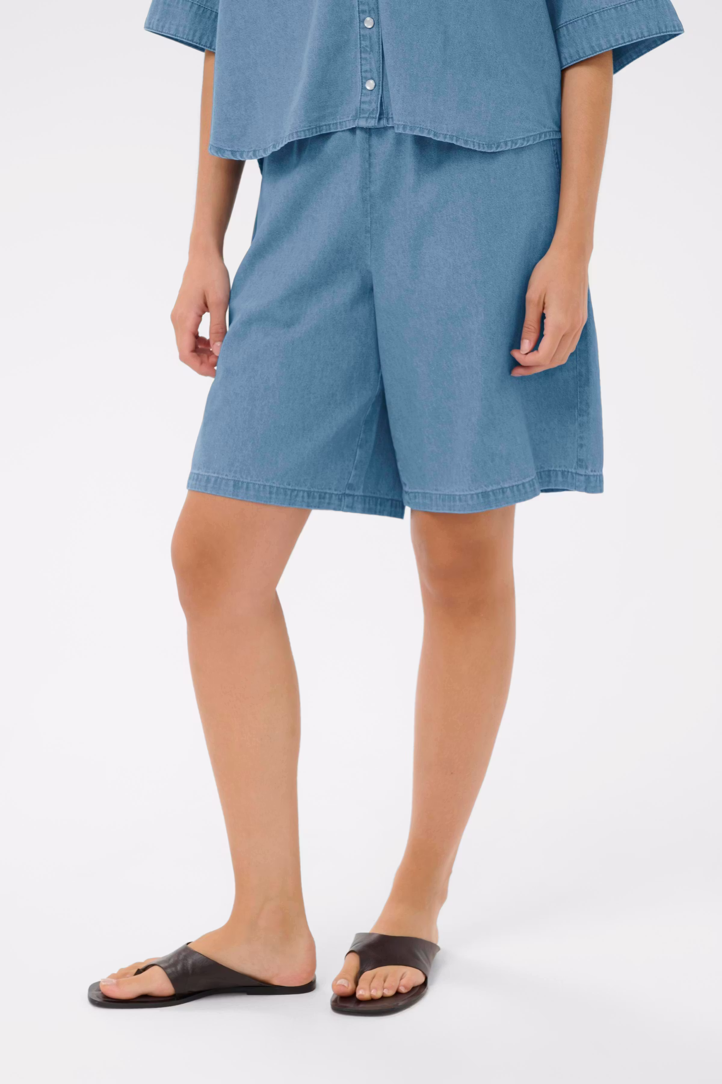 KAjade Bermuda LOOKBOOK FRONT 10511716-105707