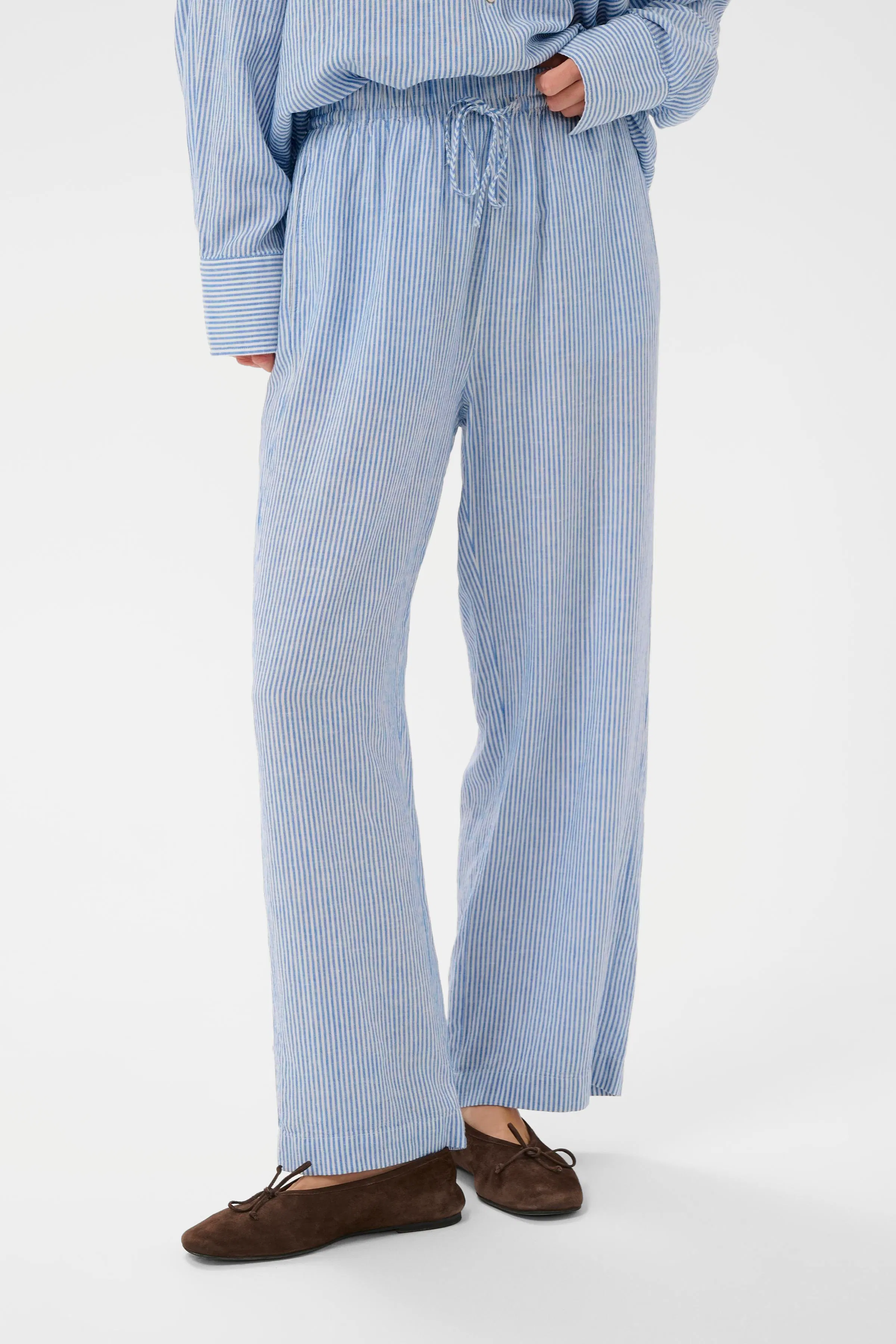 SLAria Bukser LOOKBOOK FRONT 30409026-304702