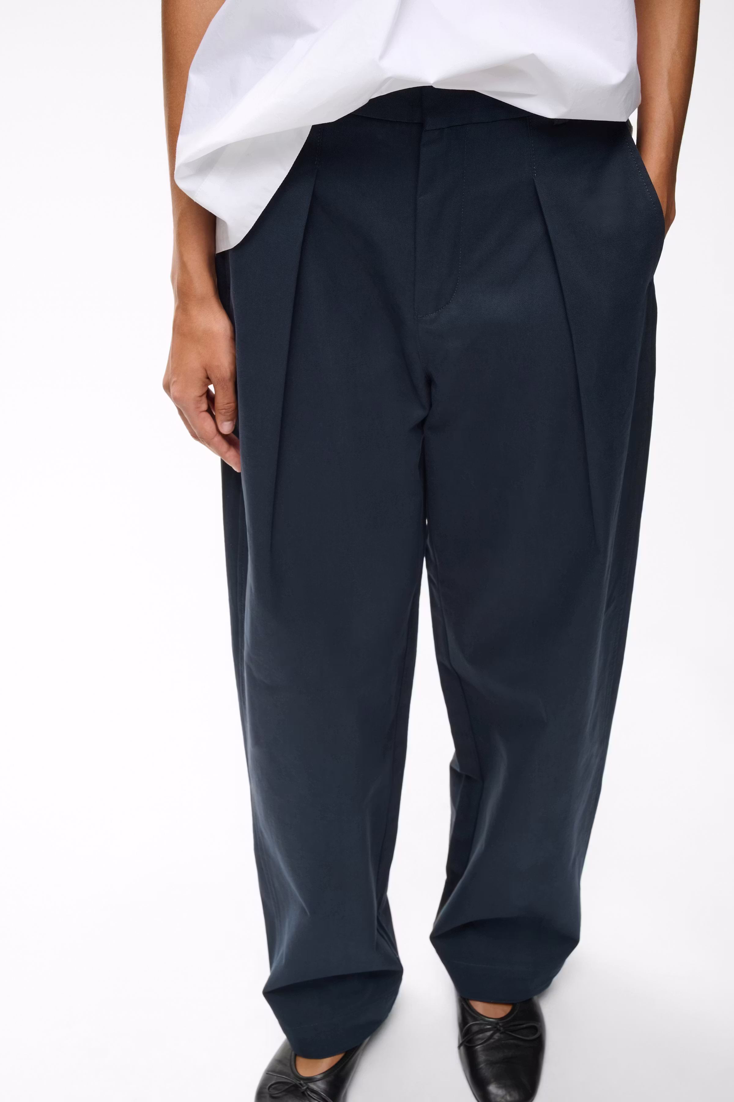 TinikkaIW Barrel Trousers LOOKBOOK DETAIL 30111163-300005
