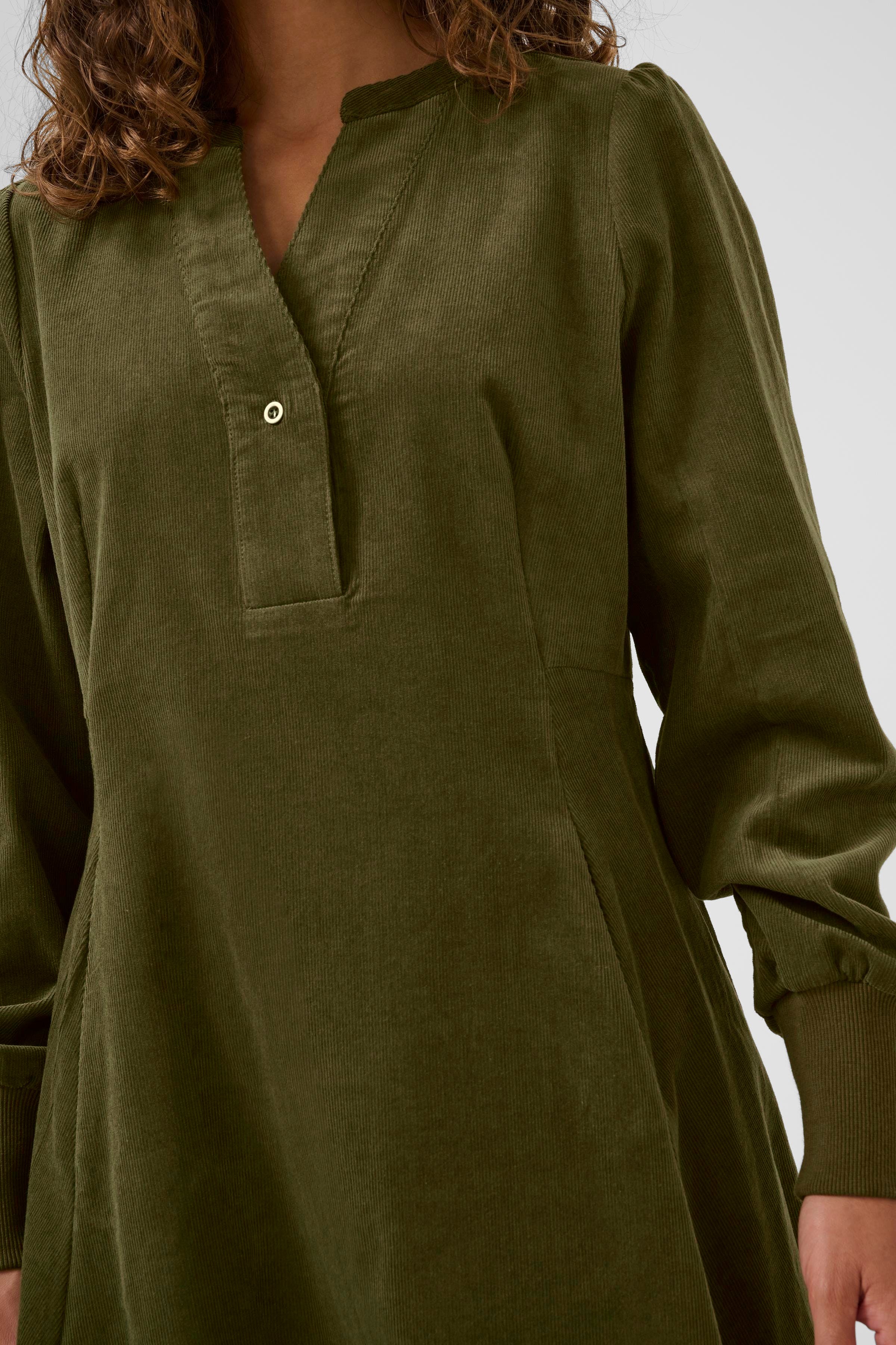 CUrhaena Fløjlskjole LOOKBOOK DETAIL 50112618-180521