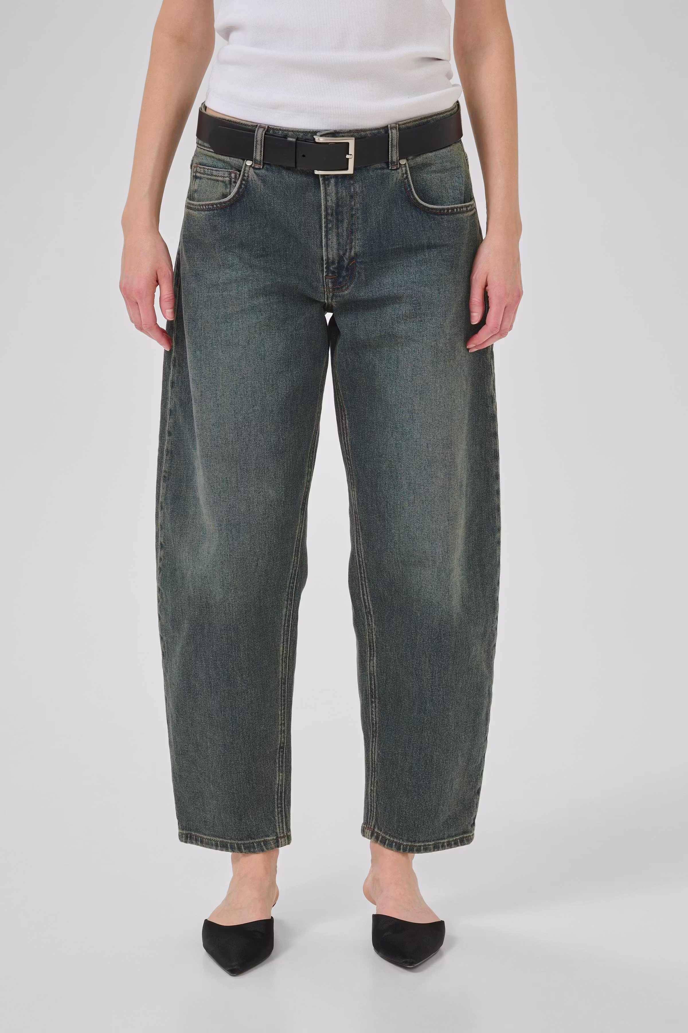 BalooMW Barrel Jeans LOOKBOOK FRONT 10705092-100066