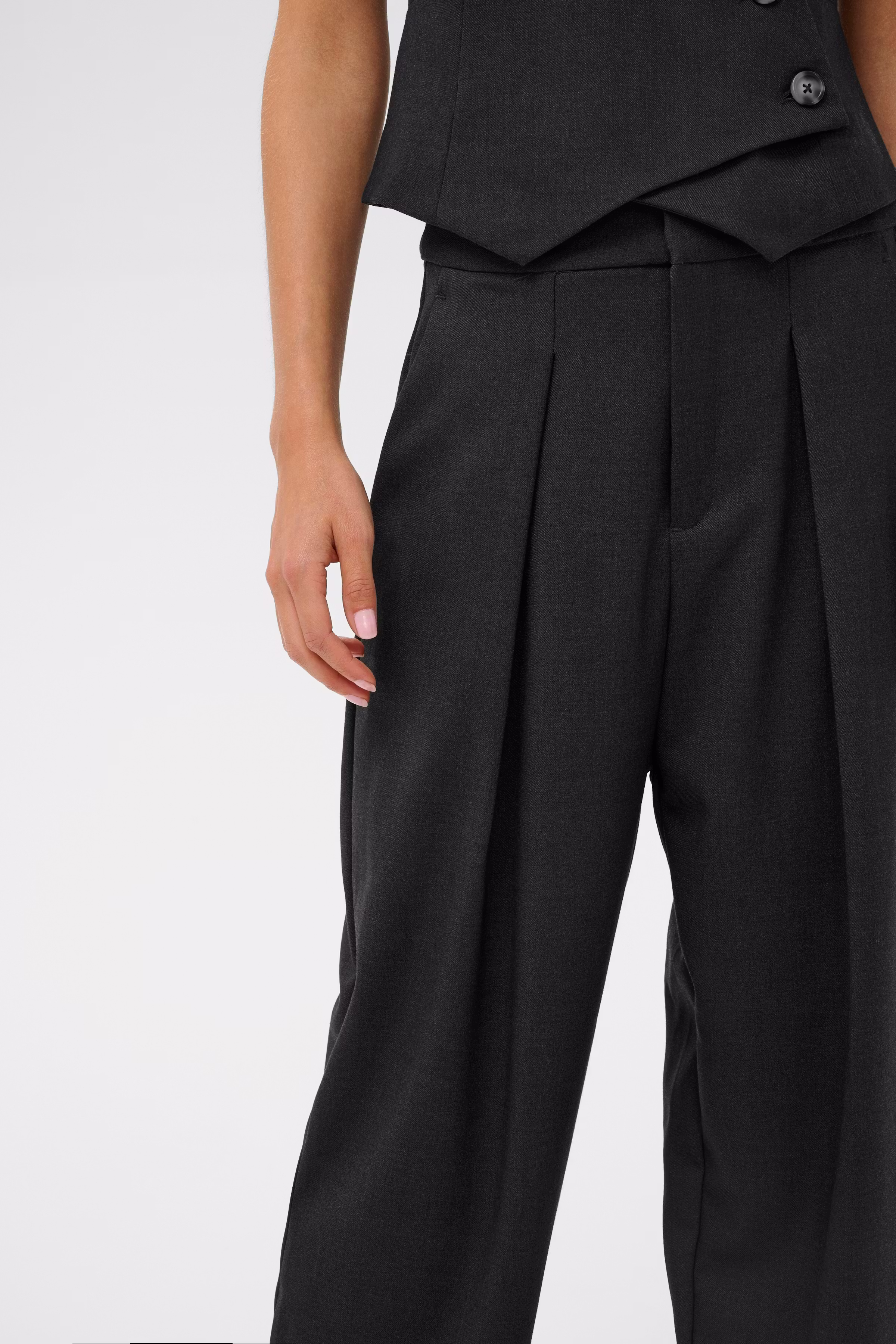 YuktaIW Hose LOOKBOOK DETAIL 30111165-301744