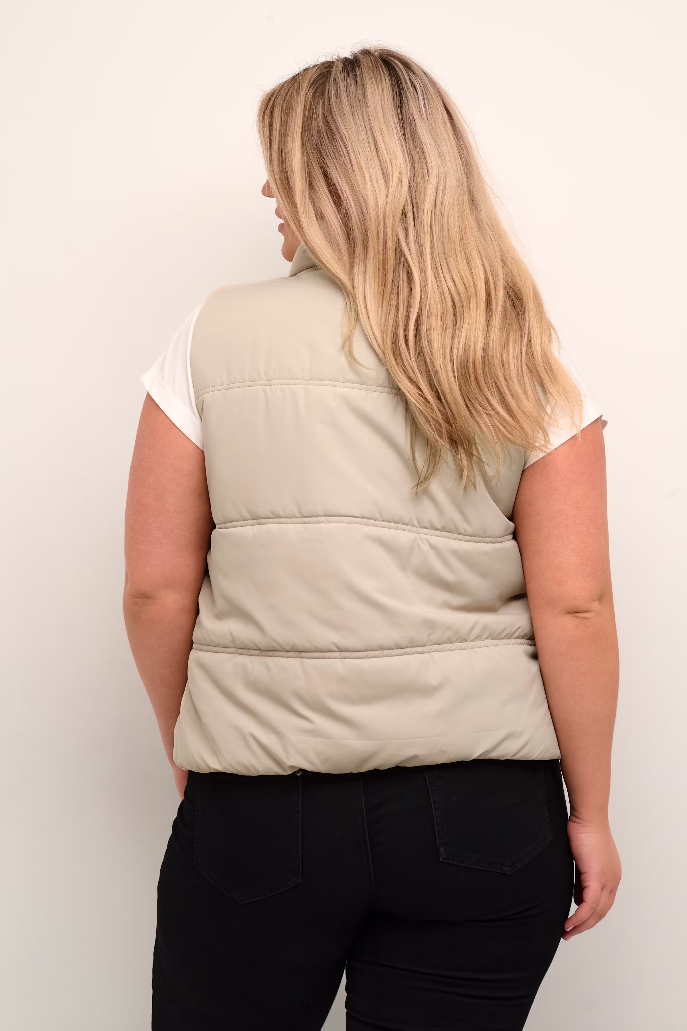 KCRONYA VEST LOOKBOOK BACK 10581449-151305