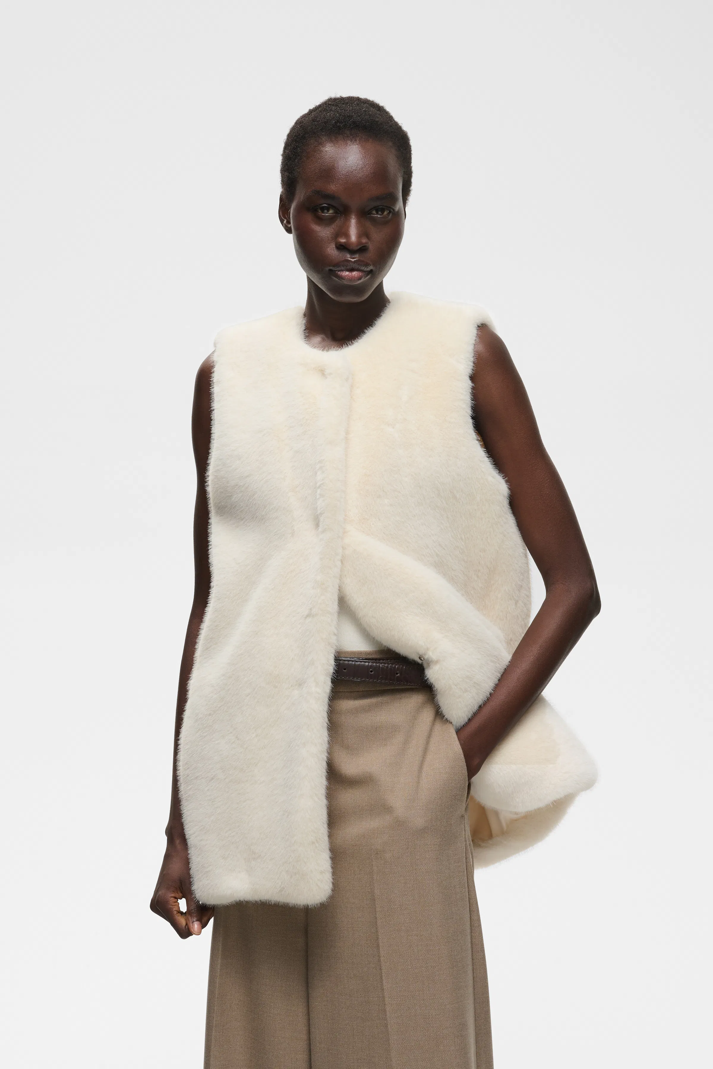 YASMINAHIW Weste LOOKBOOK FRONT 30112979-110907