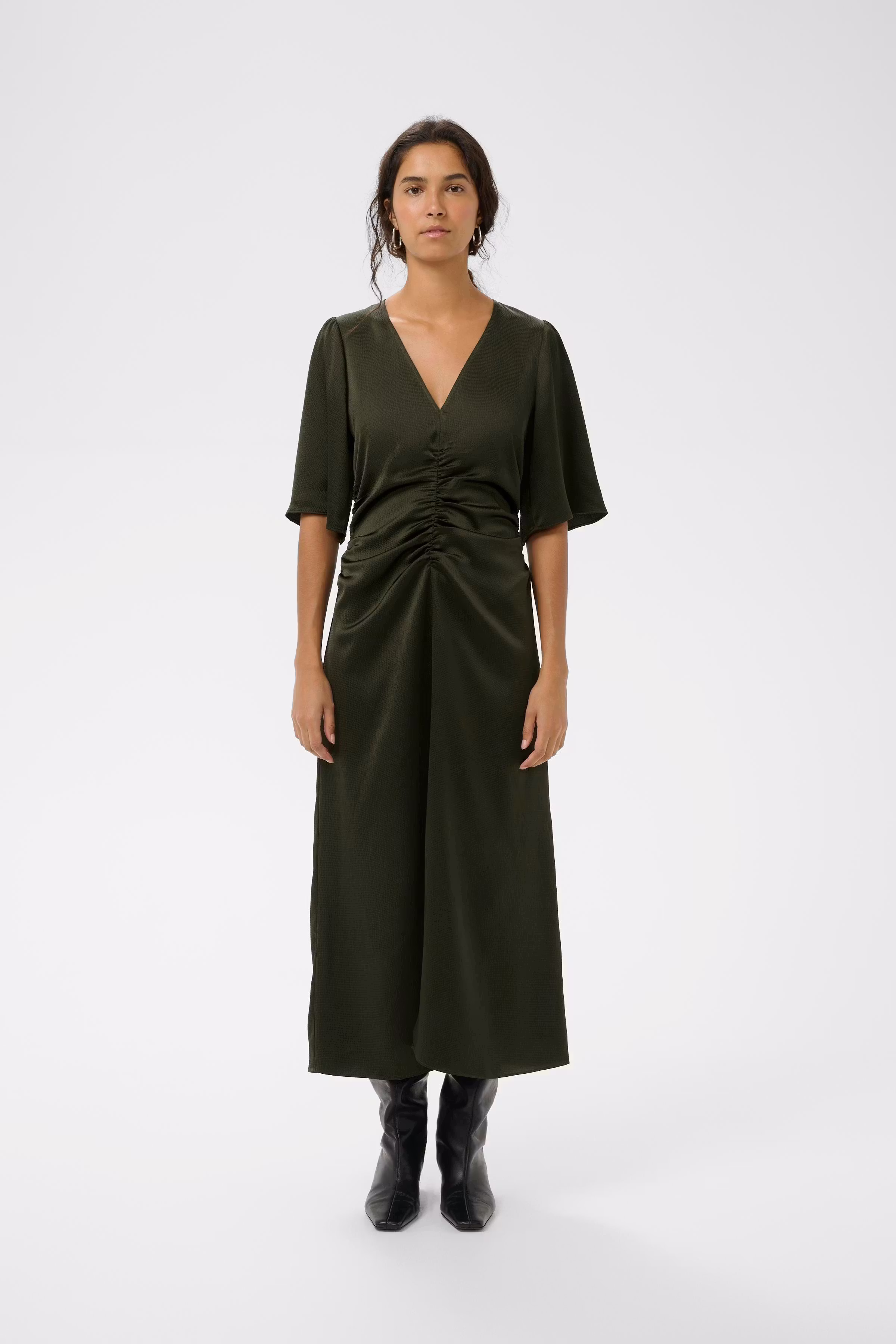 SendraIW Fitted Dress LOOKBOOK FRONT 30110791-190509