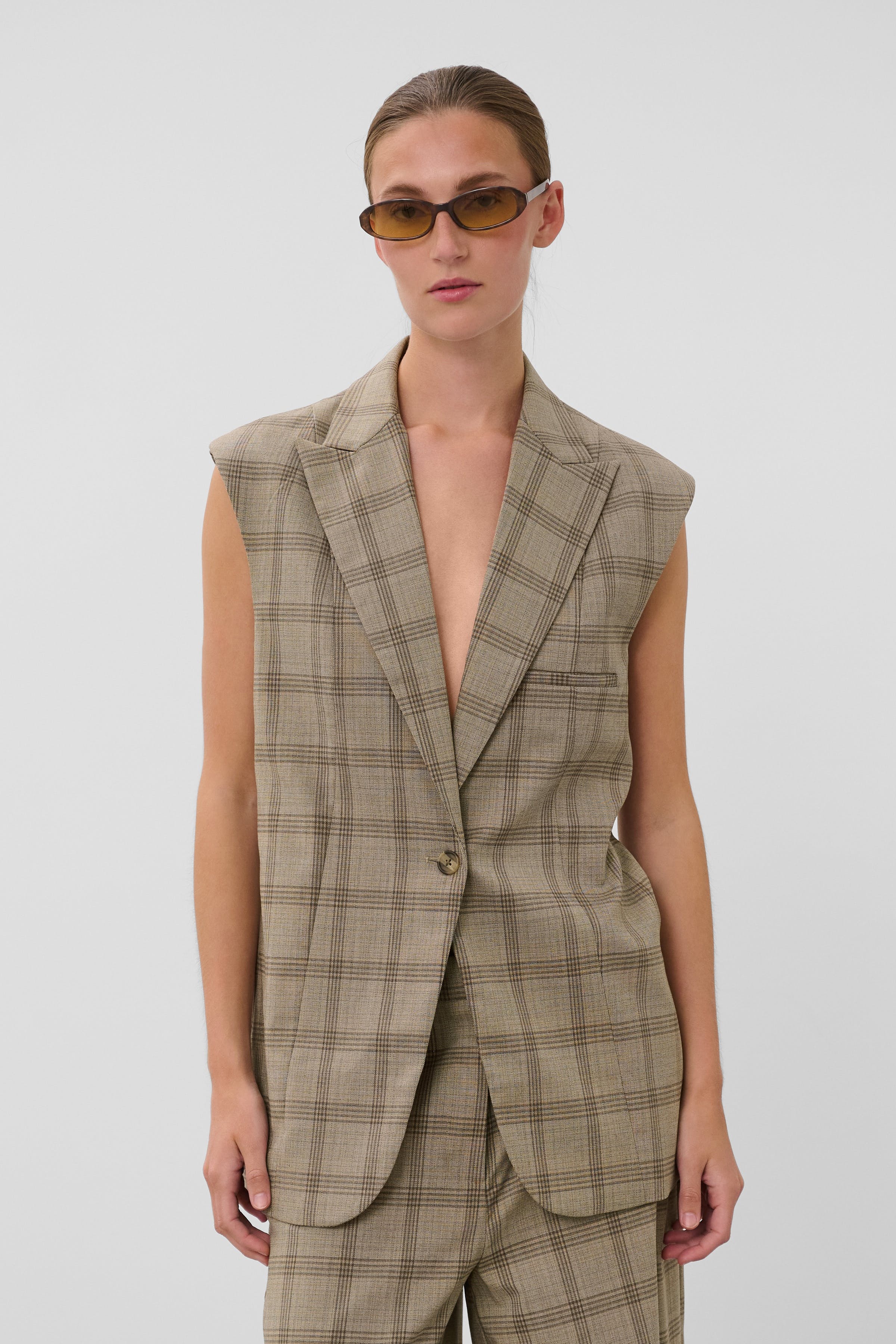 SLRanja Vest LOOKBOOK FRONT 30409659-305430