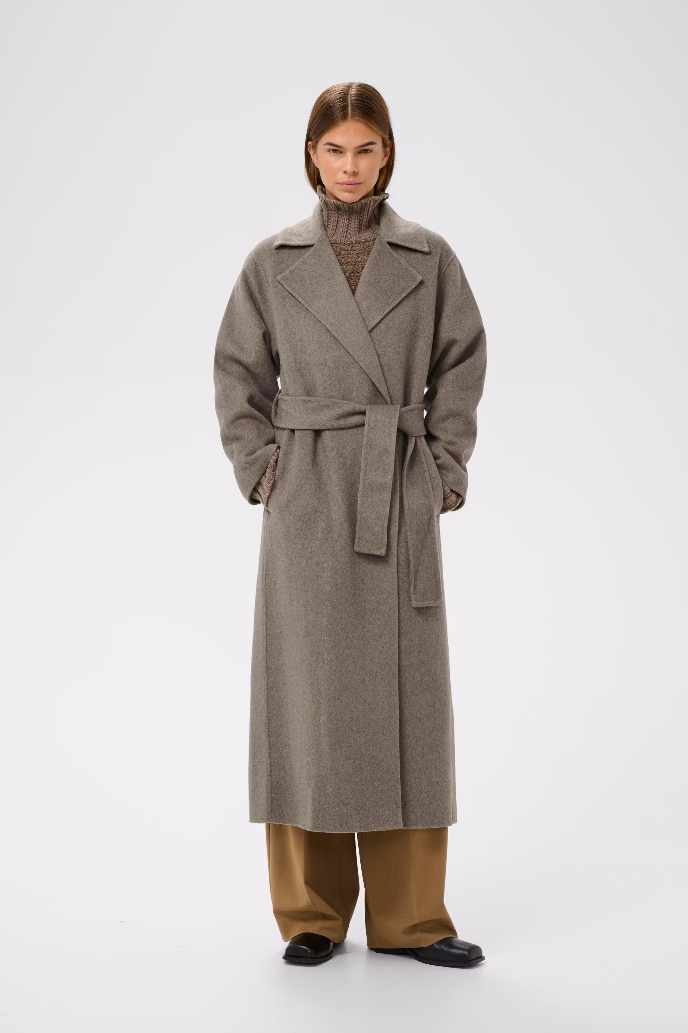 YillaIW Mantel LOOKBOOK FRONT 30110608-1813041