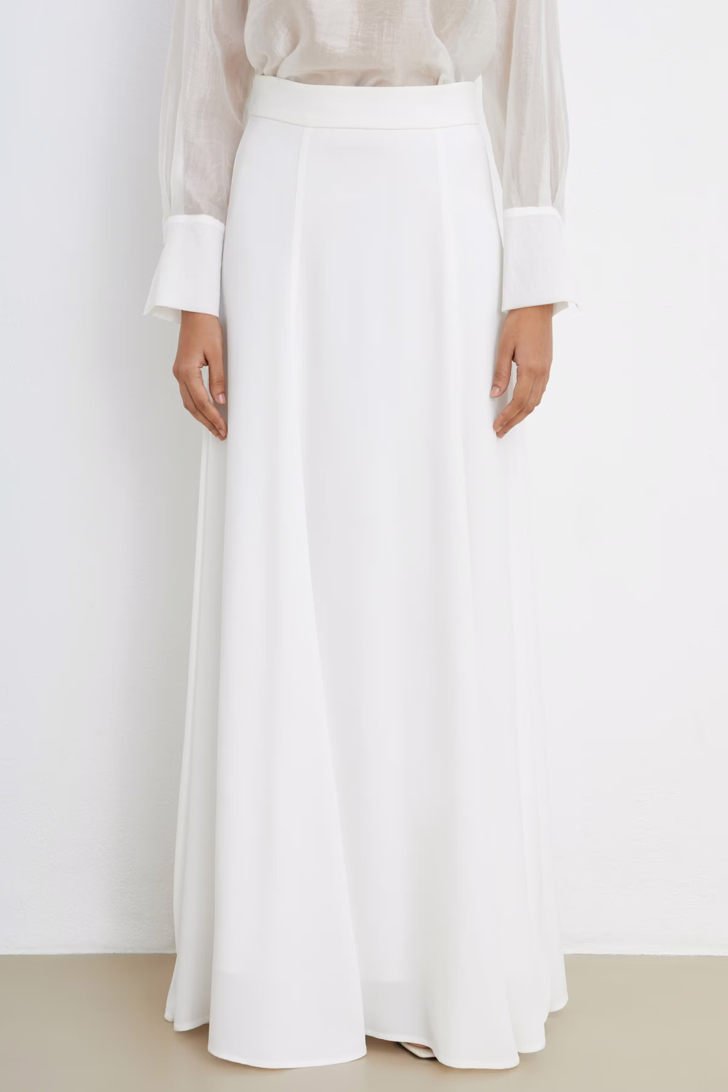 IOSIRENA Kjol LOOKBOOK FRONT 30600452-WH010