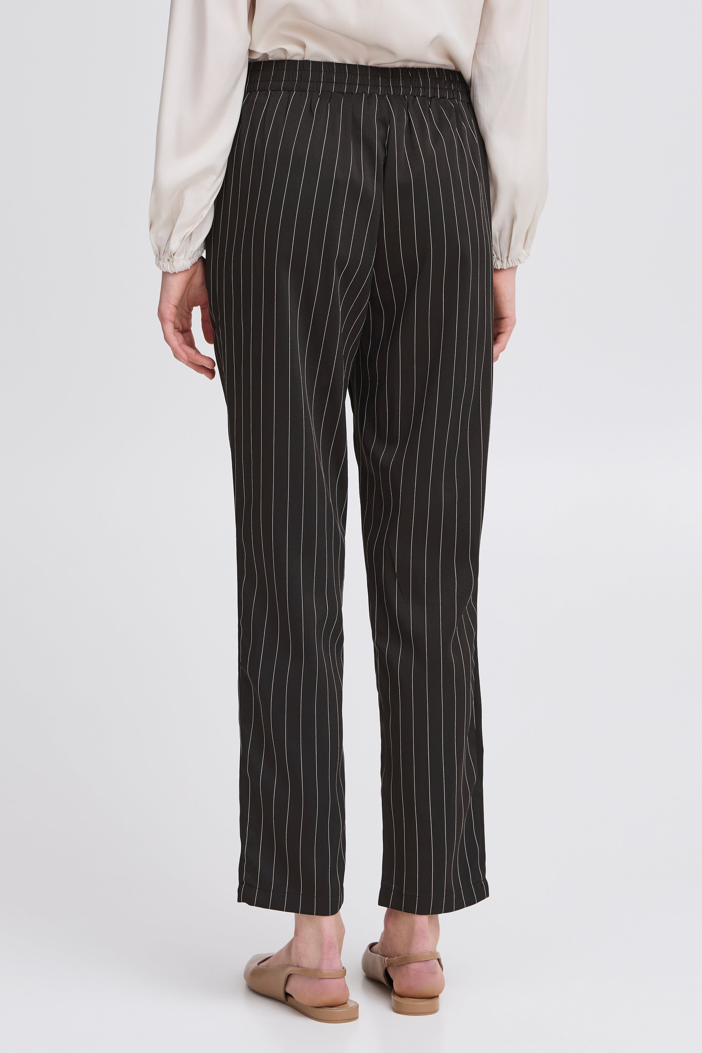 FRPAMILA Trousers LOOKBOOK BACK 20613802-200115