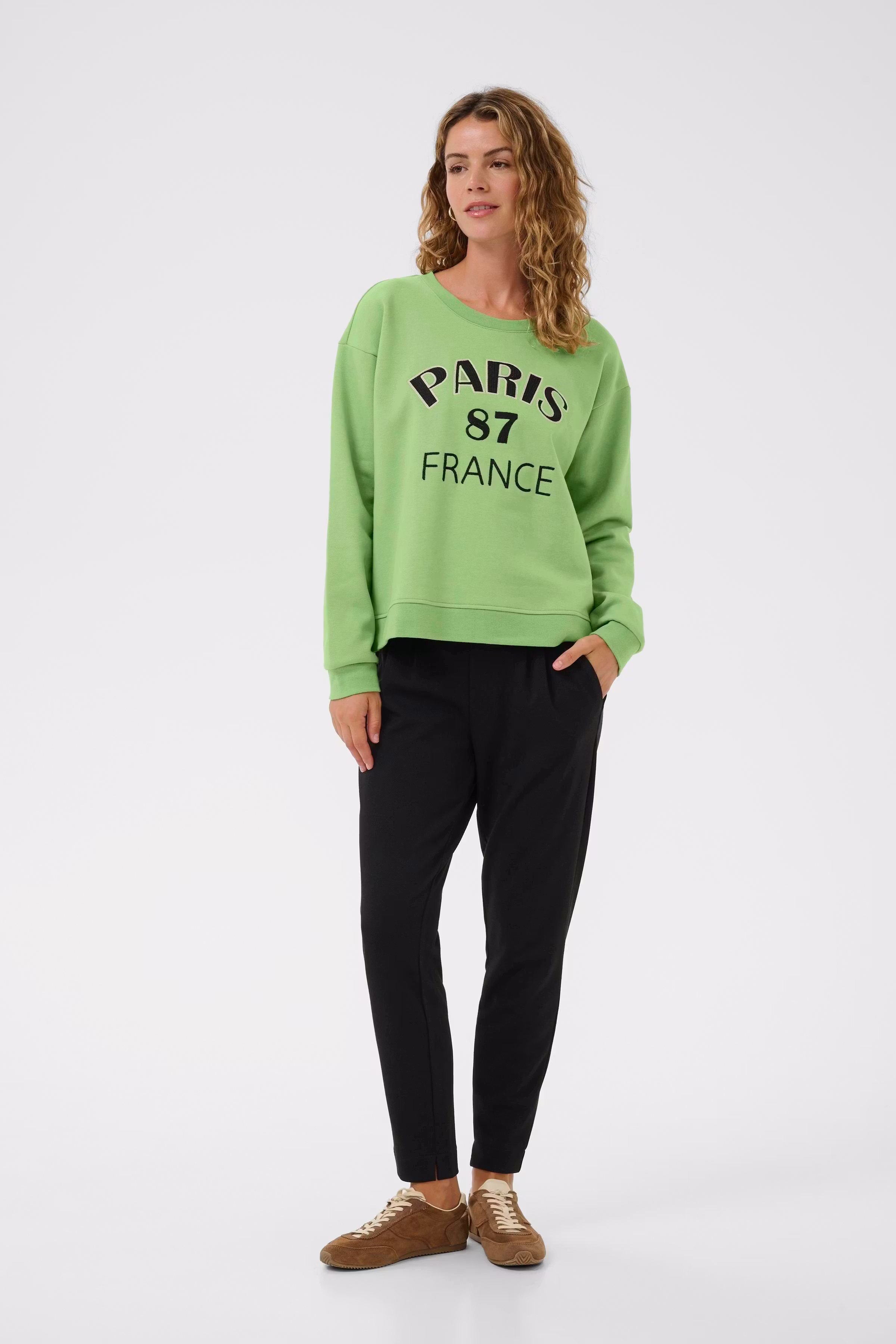CRBisa Sweatshirt LOOKBOOK FRONT 10614502-160228